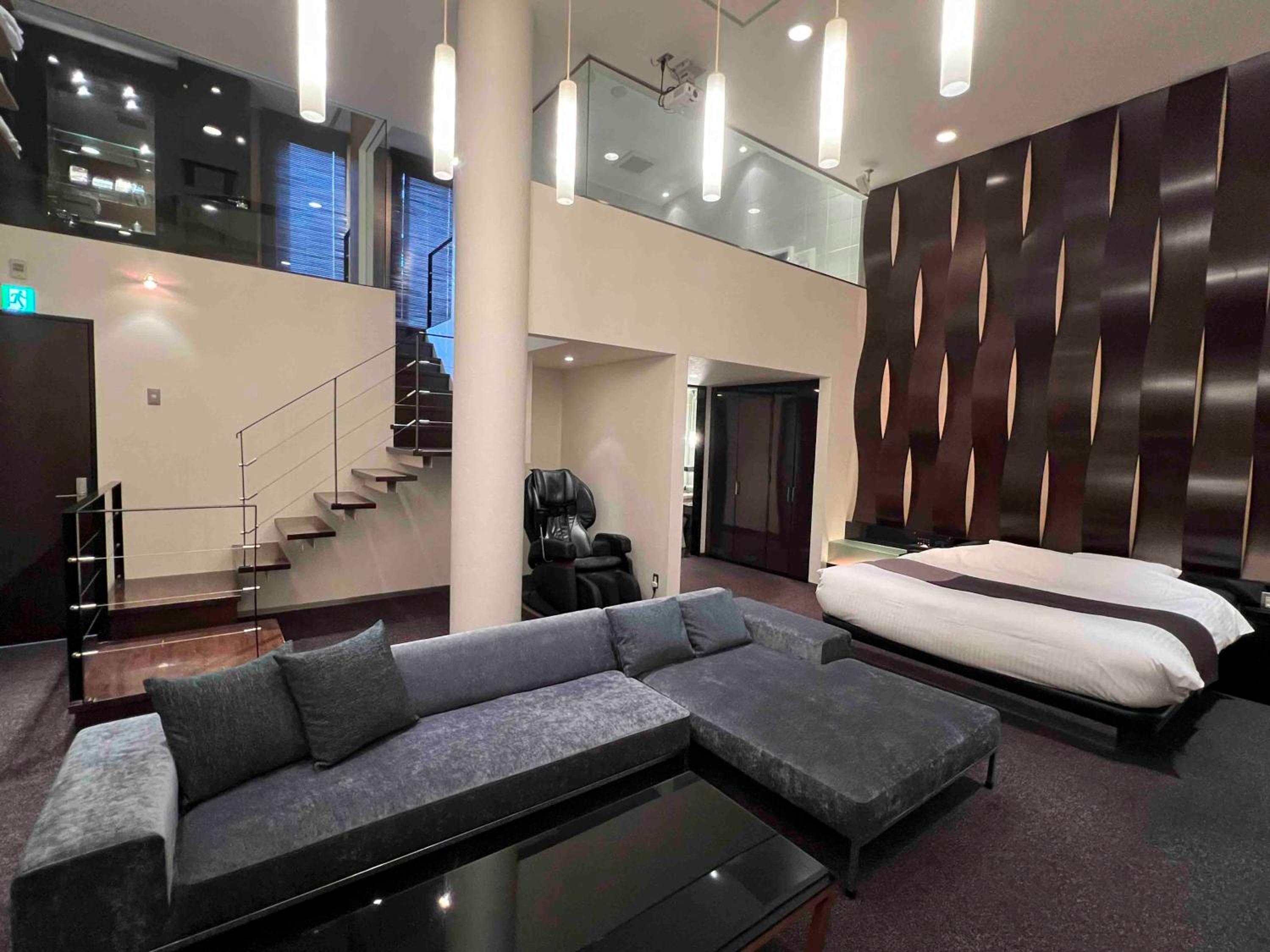 Deluxe King Suite photo 2