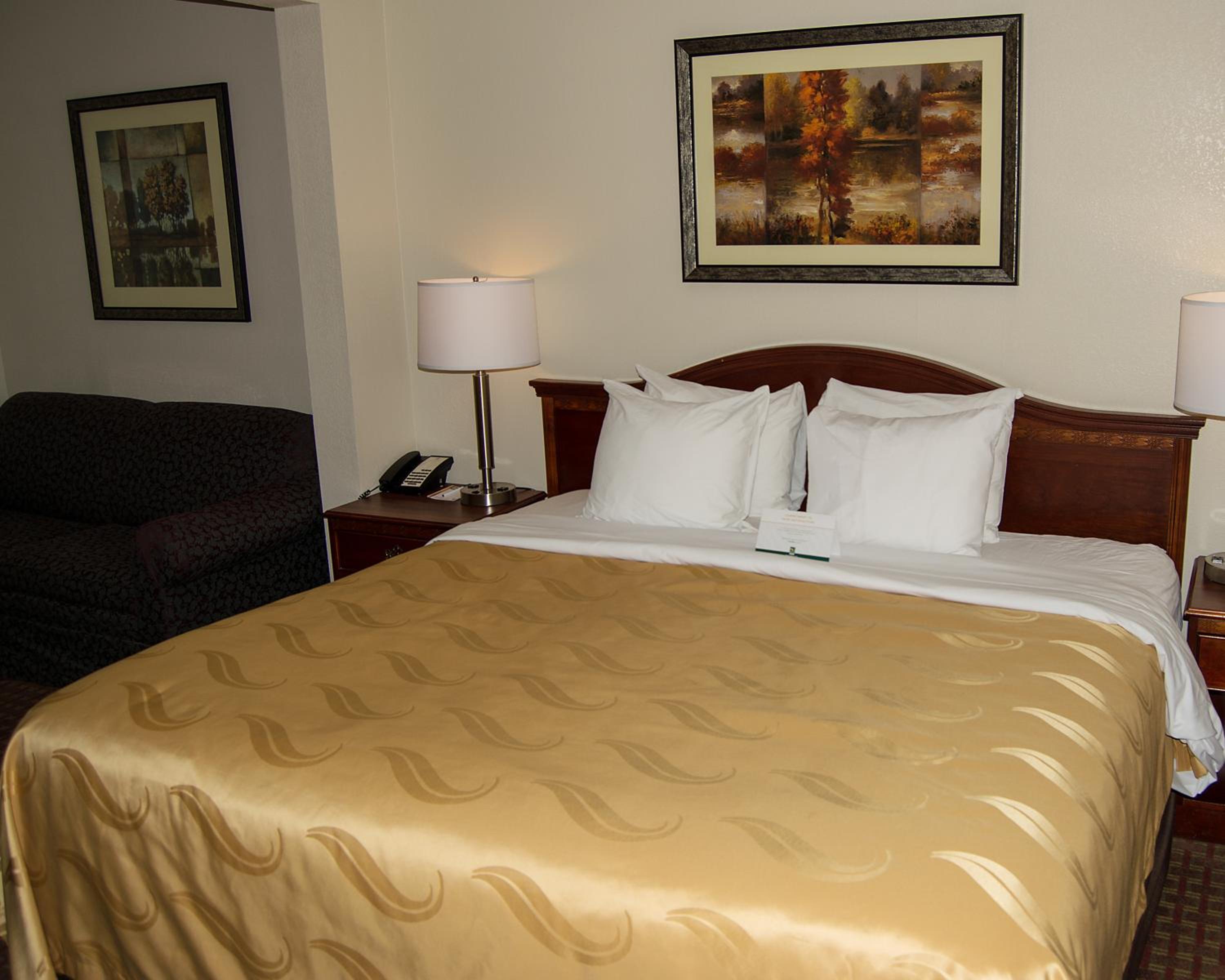 King Room - Non-Smoking photo 2