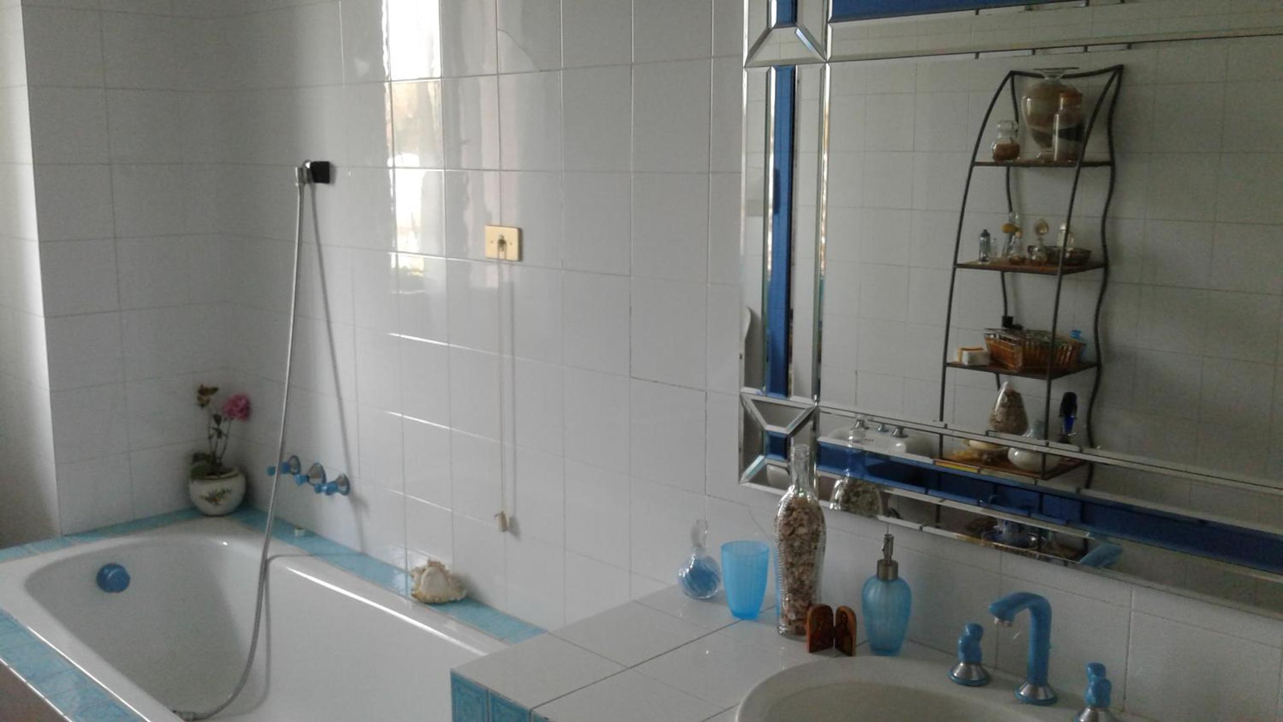 Double Room With Shared Bathroom photo 2