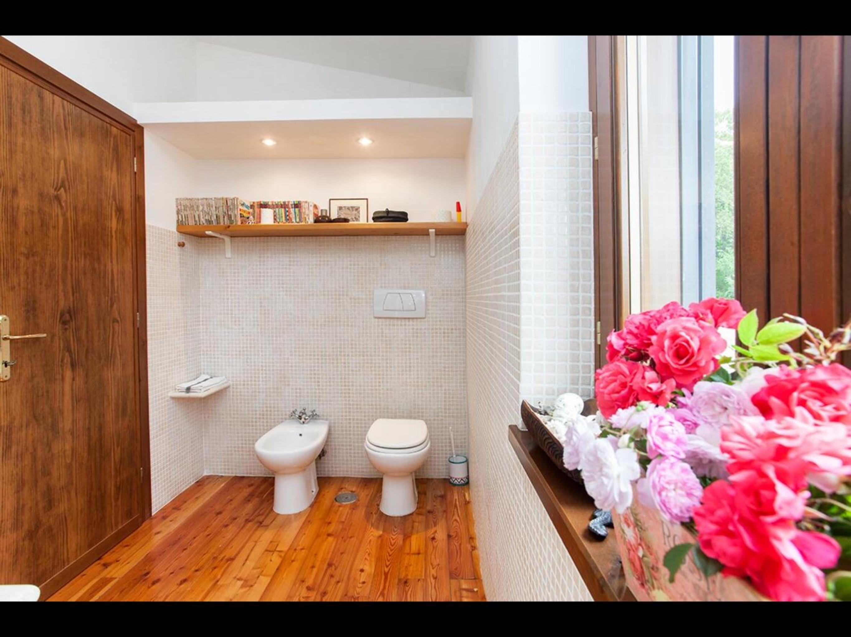 Double Room with Private Bathroom - Photo 7