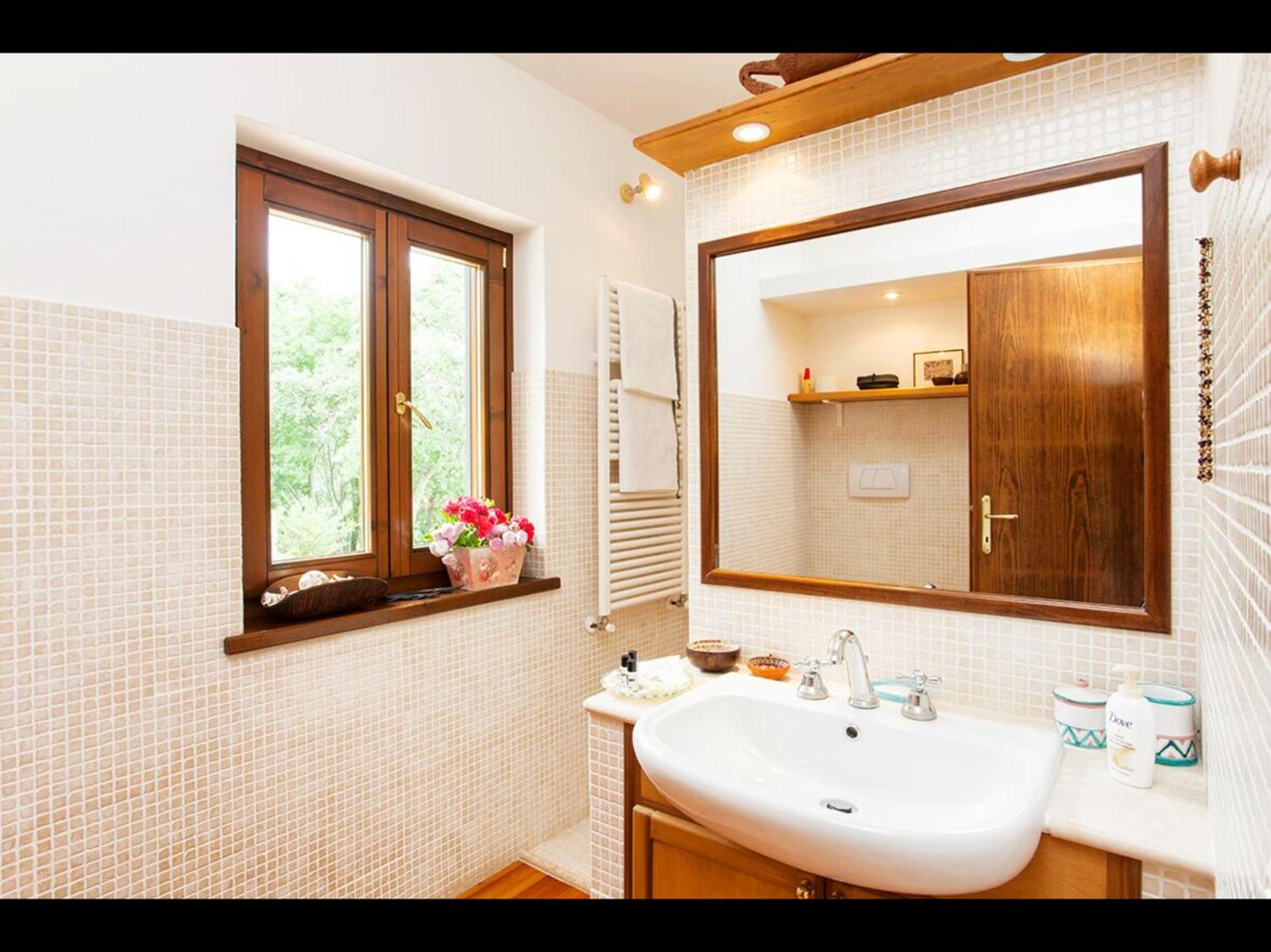 Double Room with Private Bathroom - Photo 5