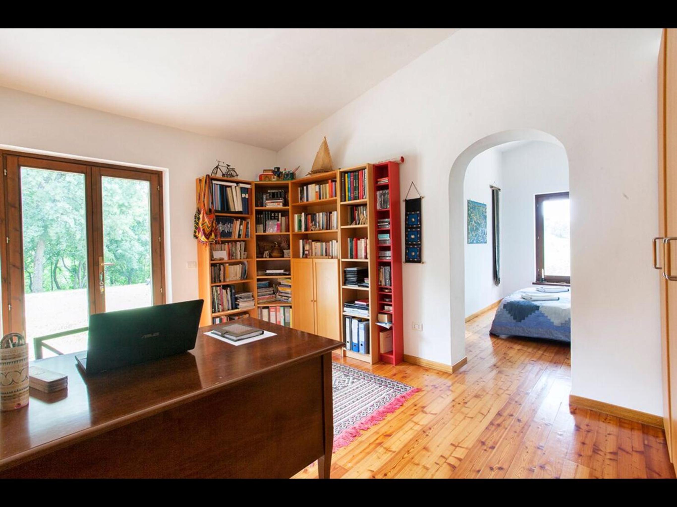 Double Room with Private Bathroom - Photo 4