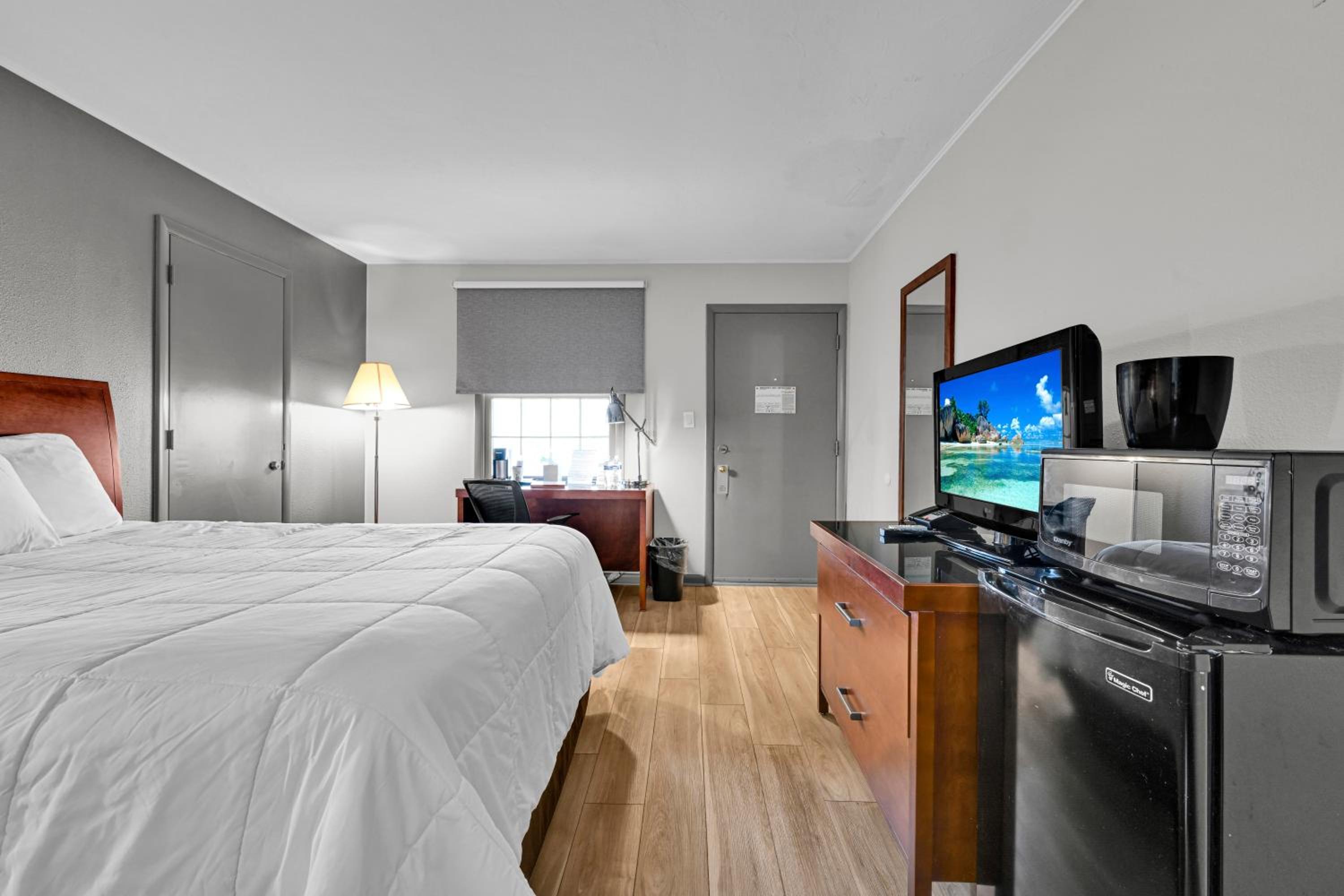 Deluxe Double Room (2 Adults + 1 Child) photo 1