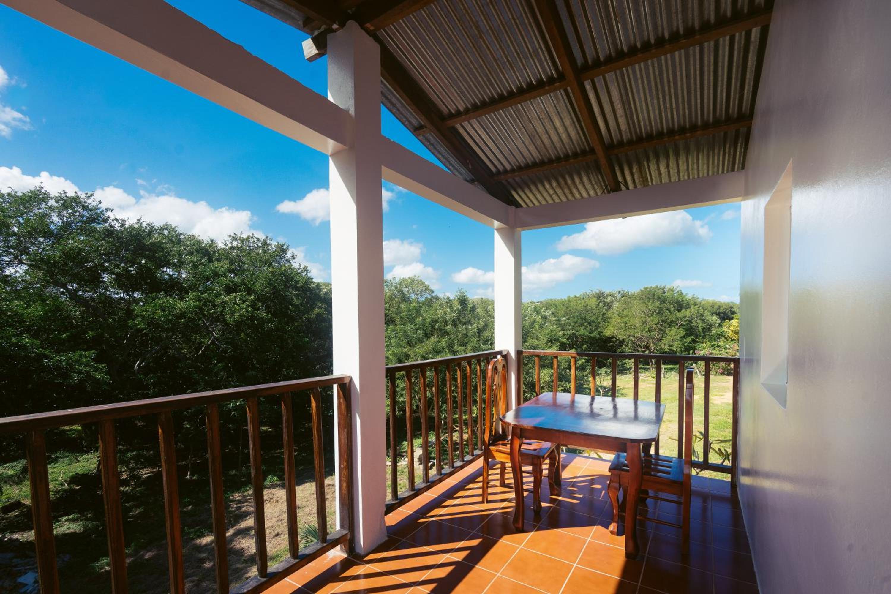 Triple Room 12 with Pool View photo 3