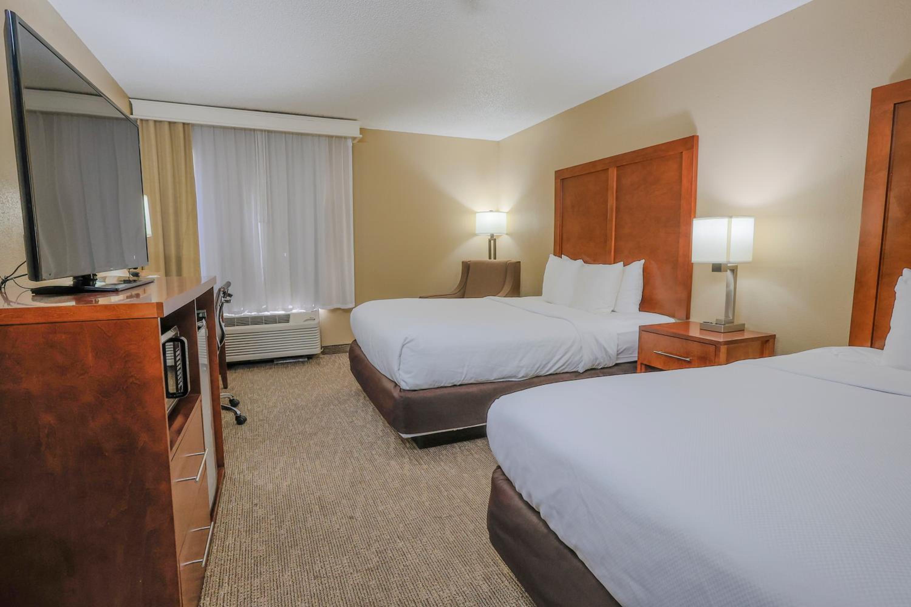 Queen Room with Two Queen Beds - Accessible/Non-Smoking - Photo 3