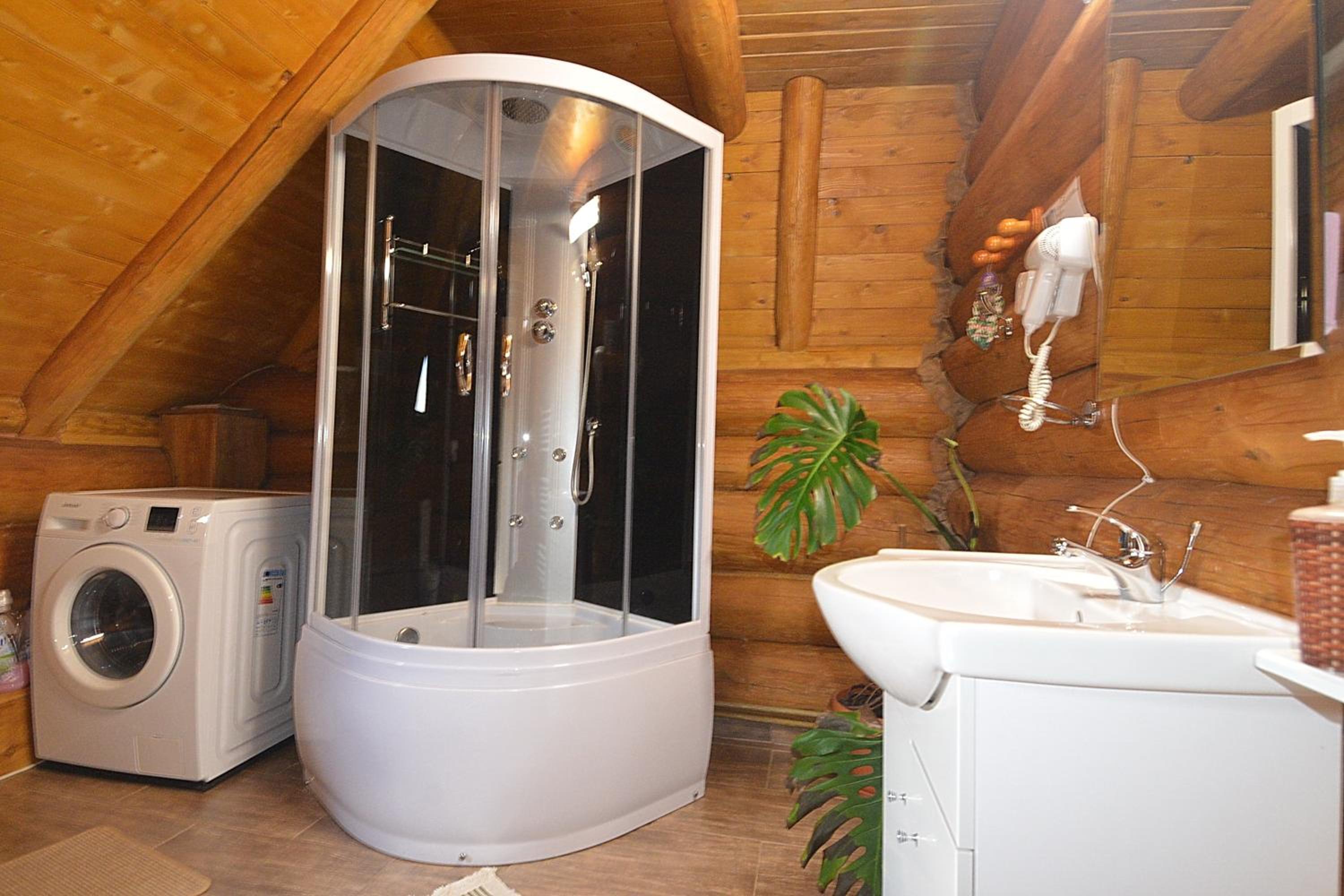Suite with Balcony - Photo 4