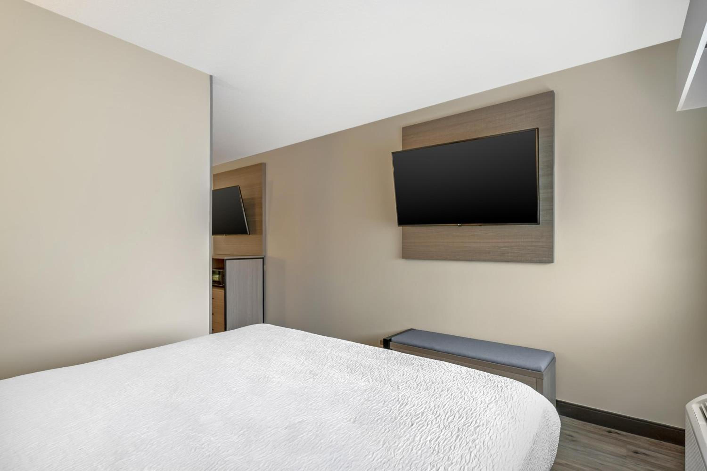 Queen Suite - Photo 3