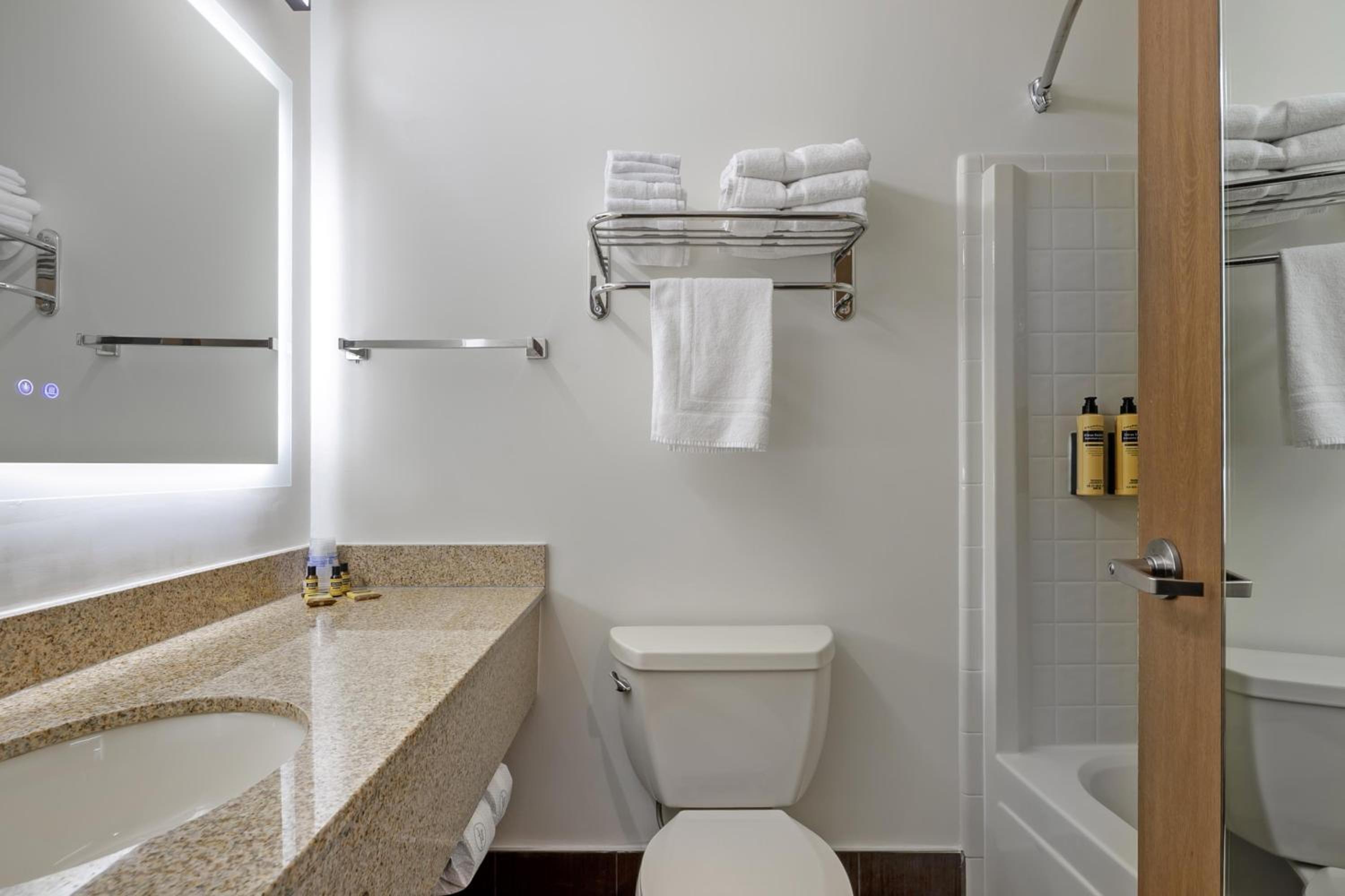 Queen Suite - Photo 4