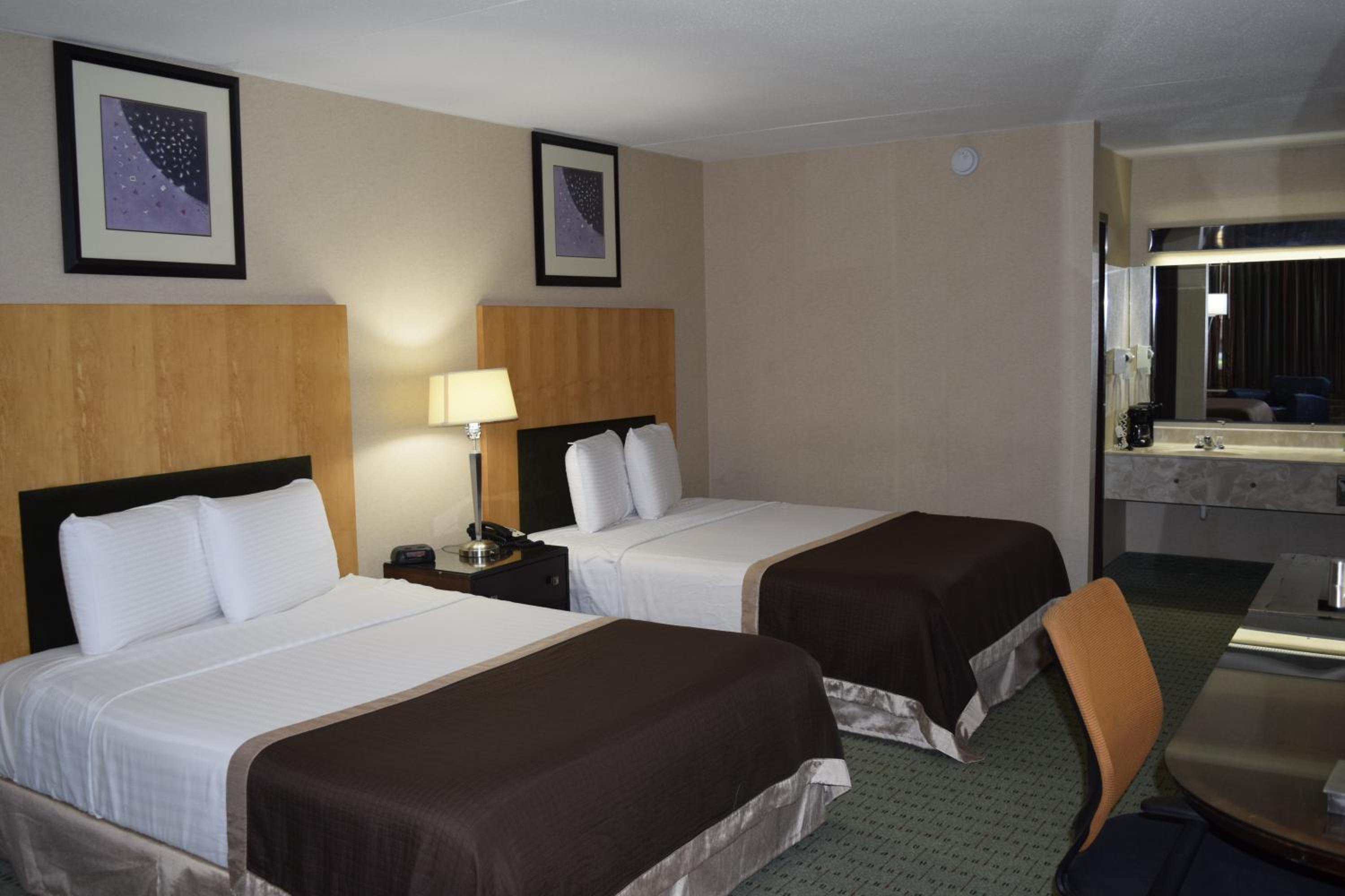 Deluxe Queen Room