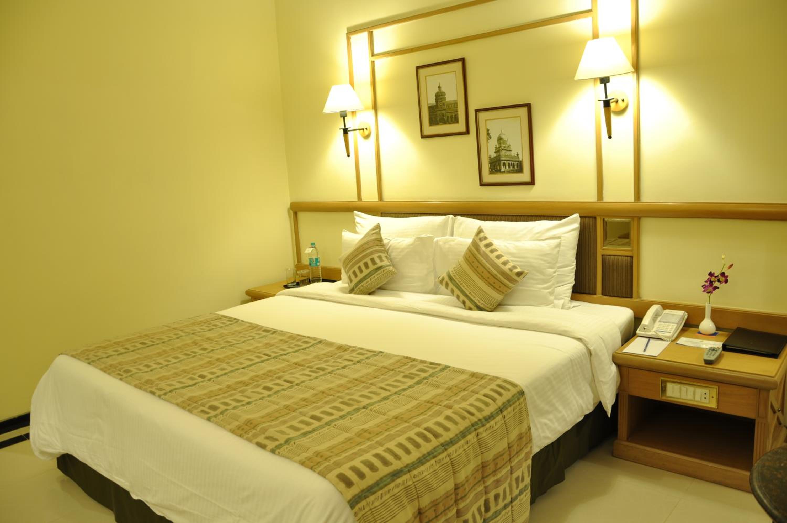Junior Suite 1 Double Bed (1+1 on IMFL, 2Pcs Laundry Free) - Photo 1