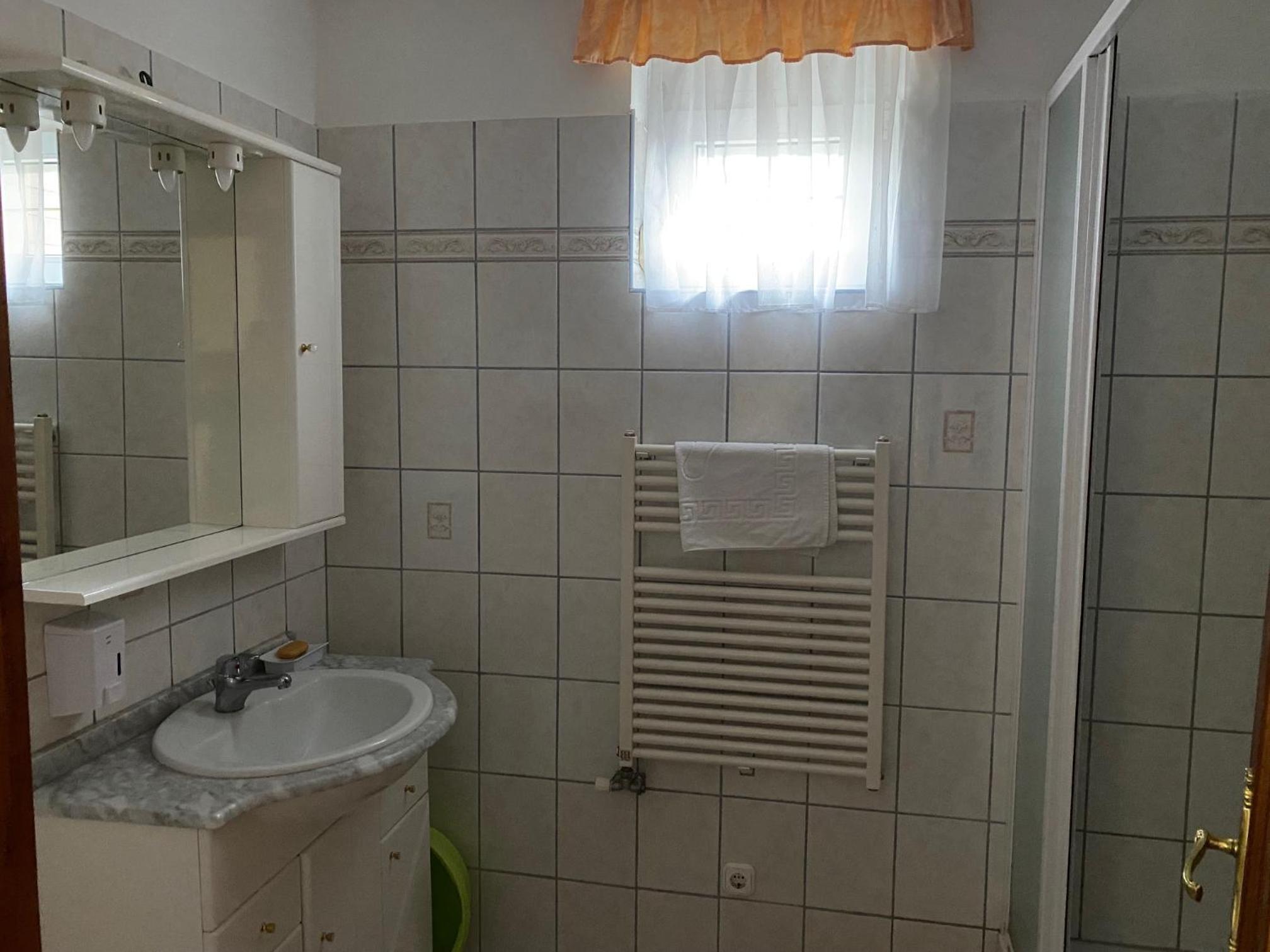 One-Bedroom Apartment with Terrace photo 2