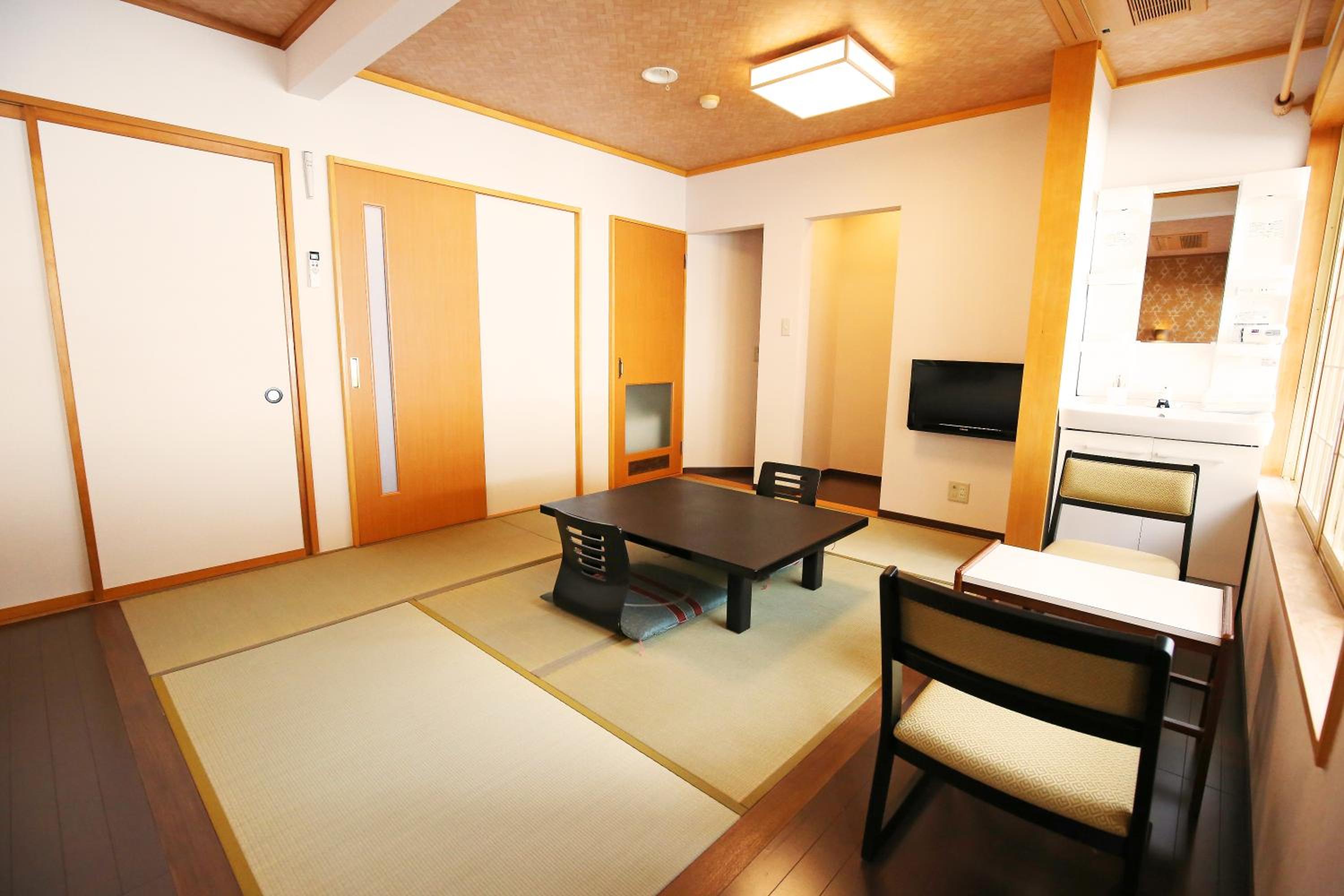 Family Room with Tatami Area with Private Toilet photo 3