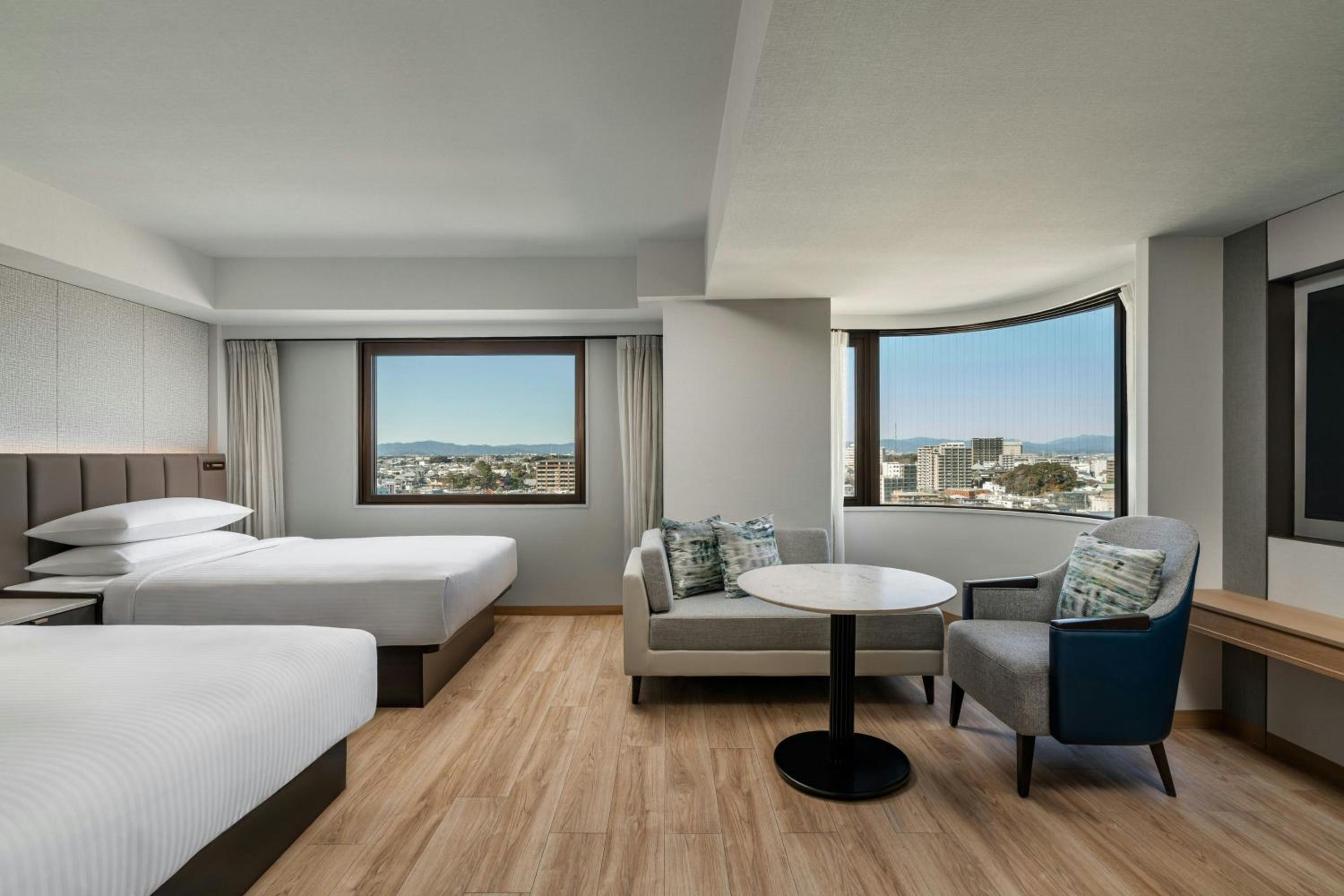 Club Executive Deluxe Twin Room with Two Double Beds - Photo 3