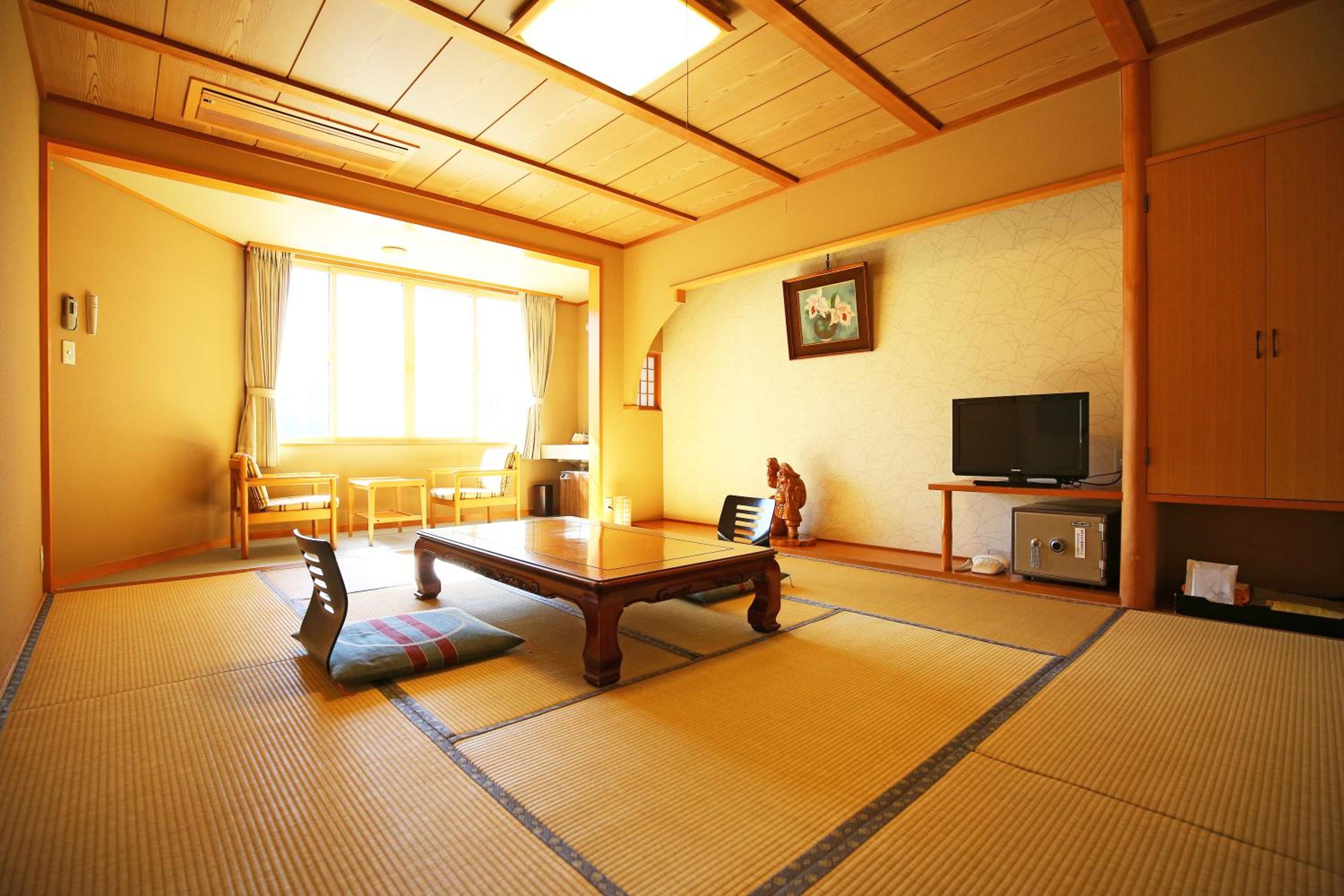 Japanese-Style Room with Private Toilet photo 3