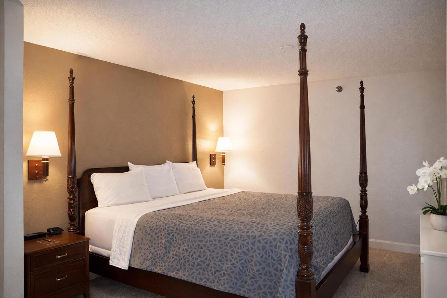 King Room - Accessible/Non-Smoking photo 3