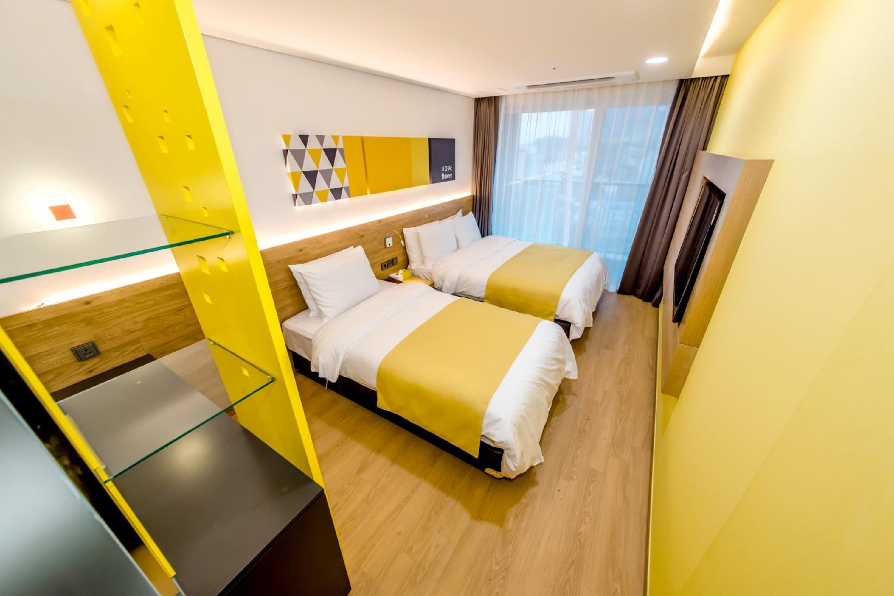 Deluxe Twin Room with Mountain View photo 3
