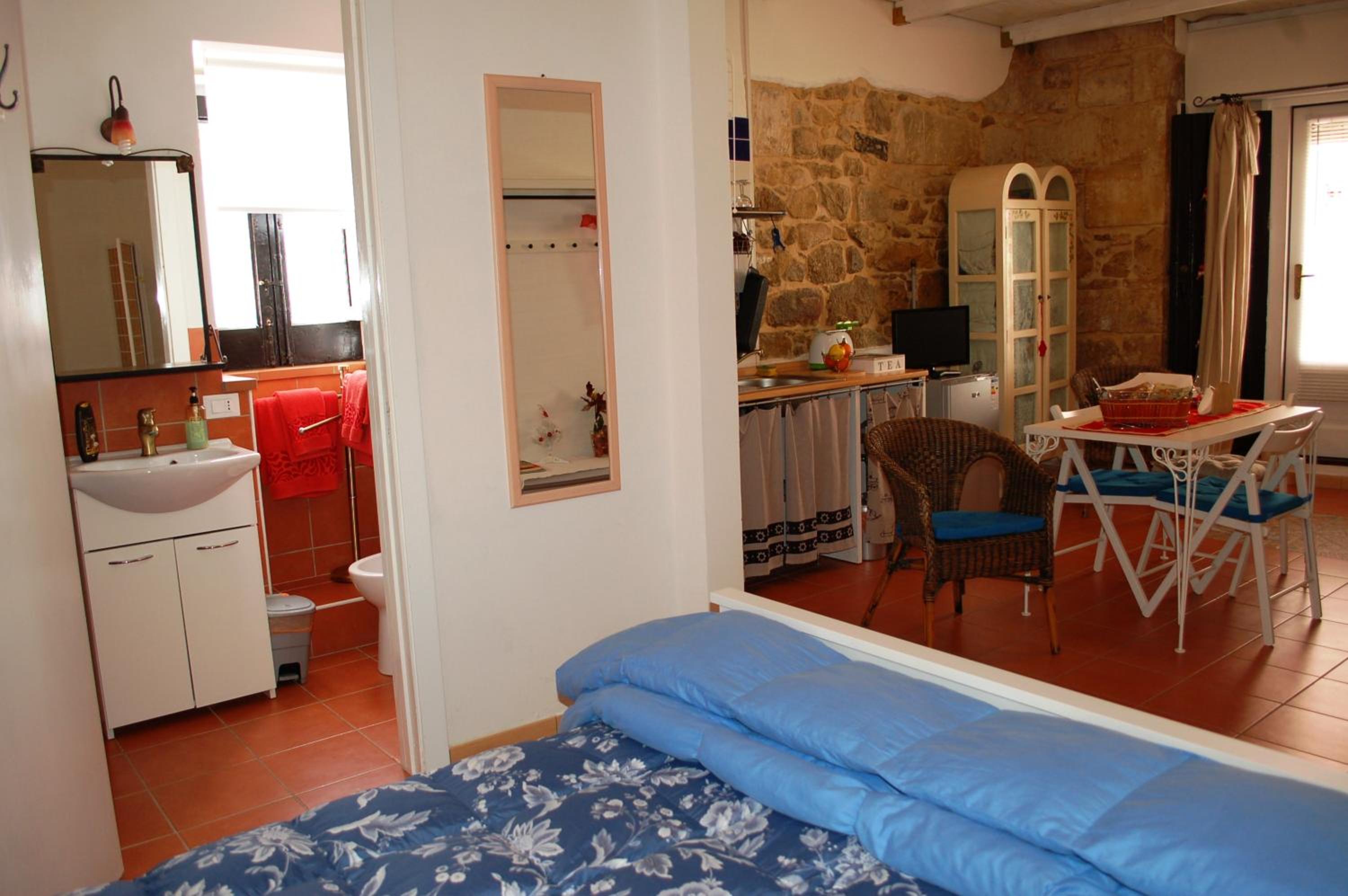 Large Studio - Separate Entrance - Photo 4