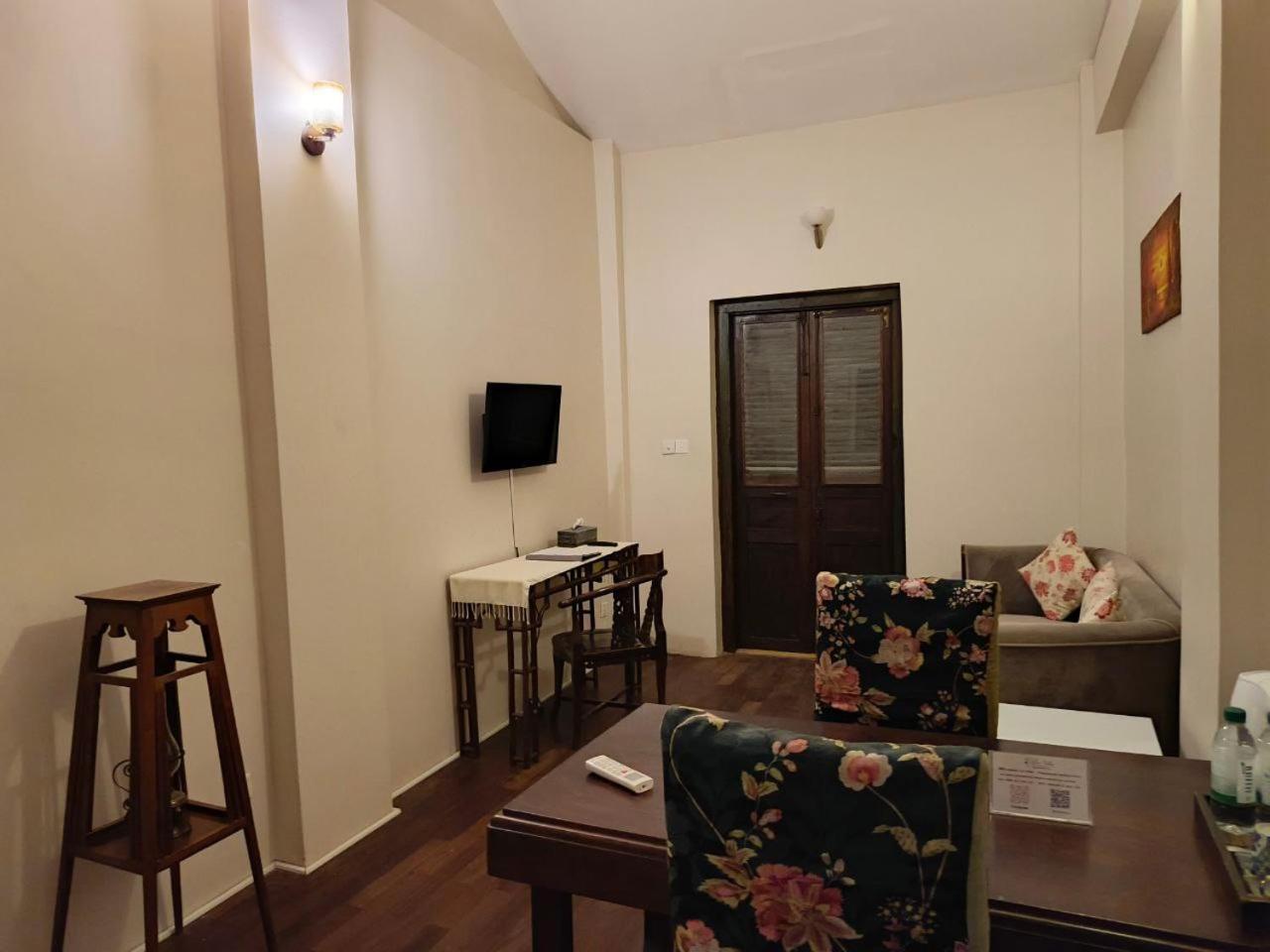 Family Room with Balcony photo 1