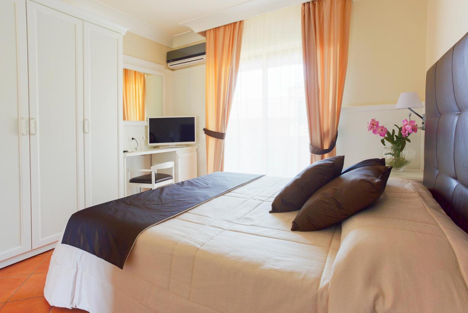 Double or Twin Room - Photo 2
