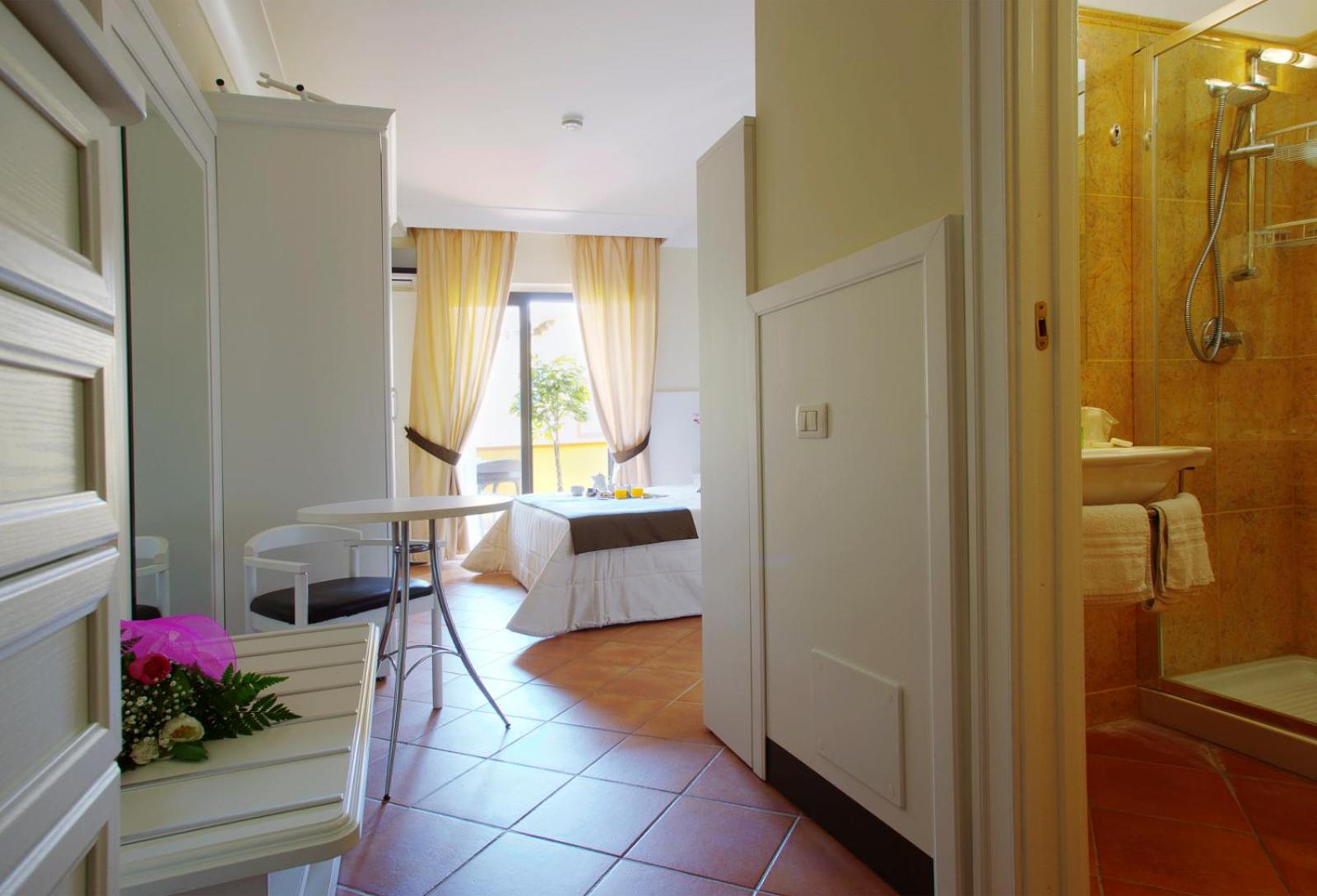 Double or Twin Room - Photo 3