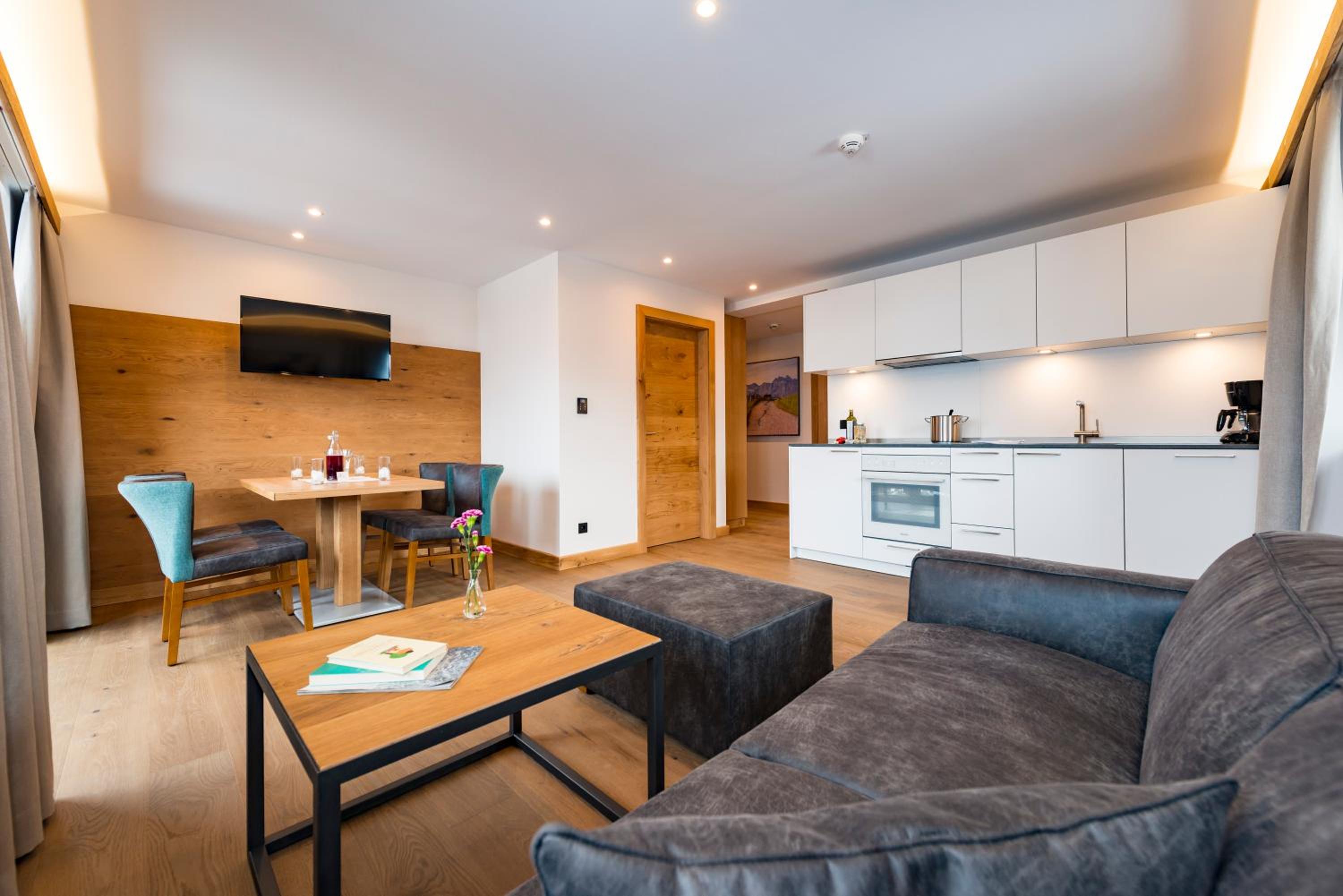 Deluxe Apartment with Balcony