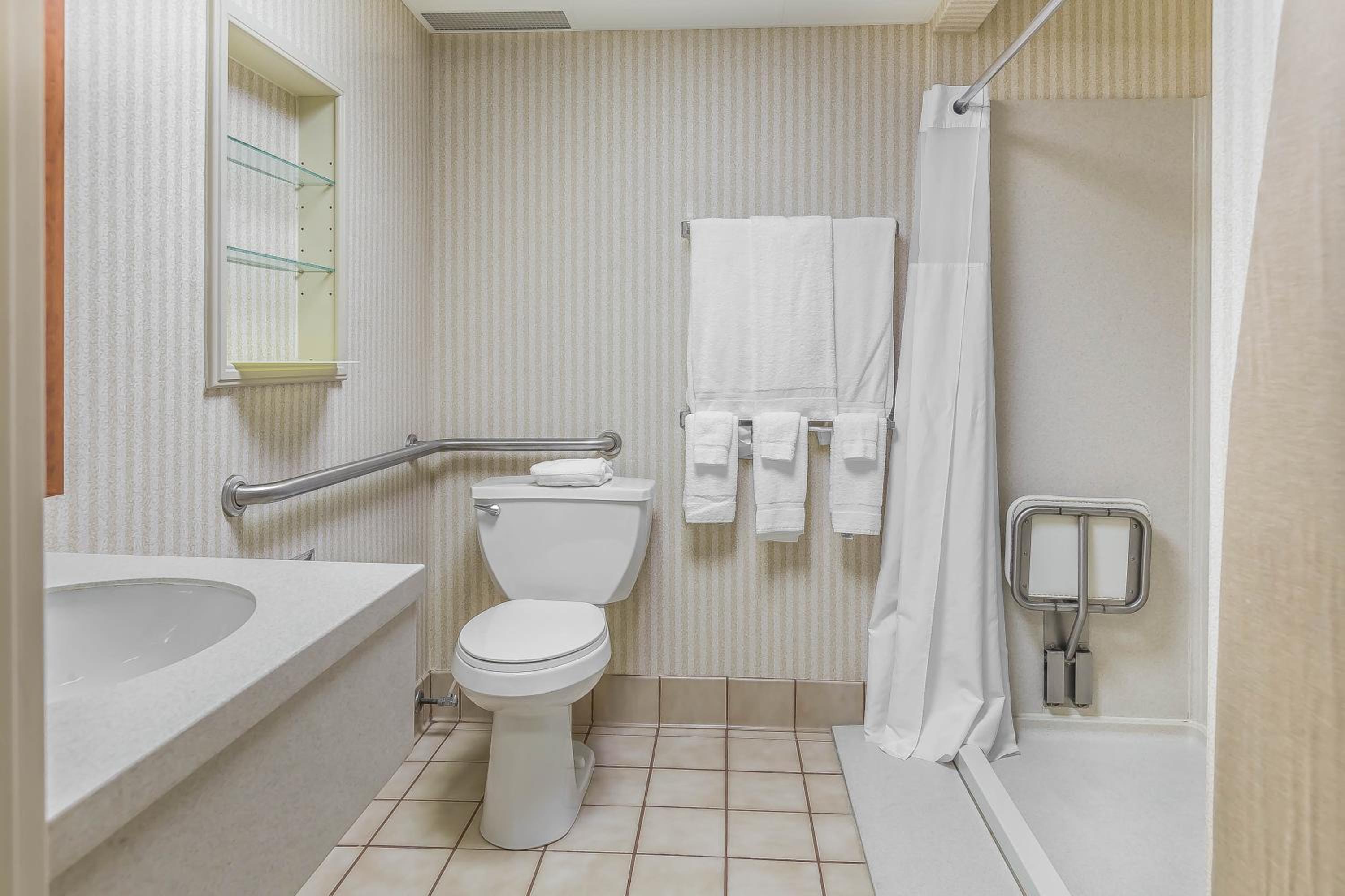 King Room - Disability Access/Non-Smoking - Photo 6
