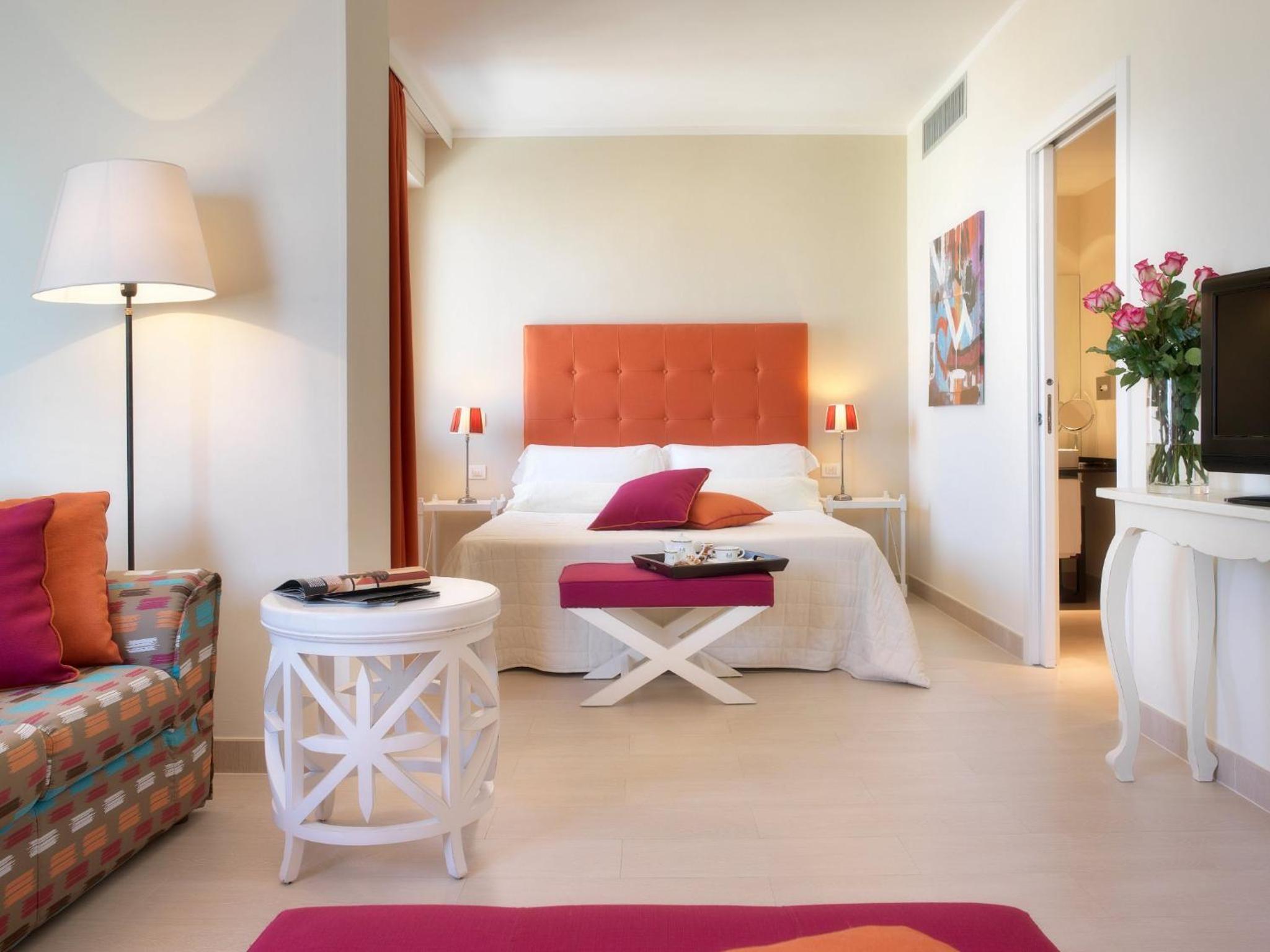 Junior Suite with Balcony - Photo 2