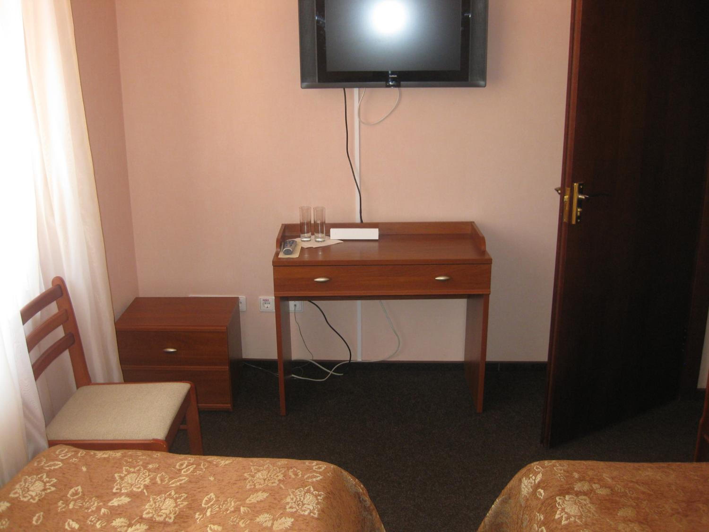 Economy Twin Room photo 2