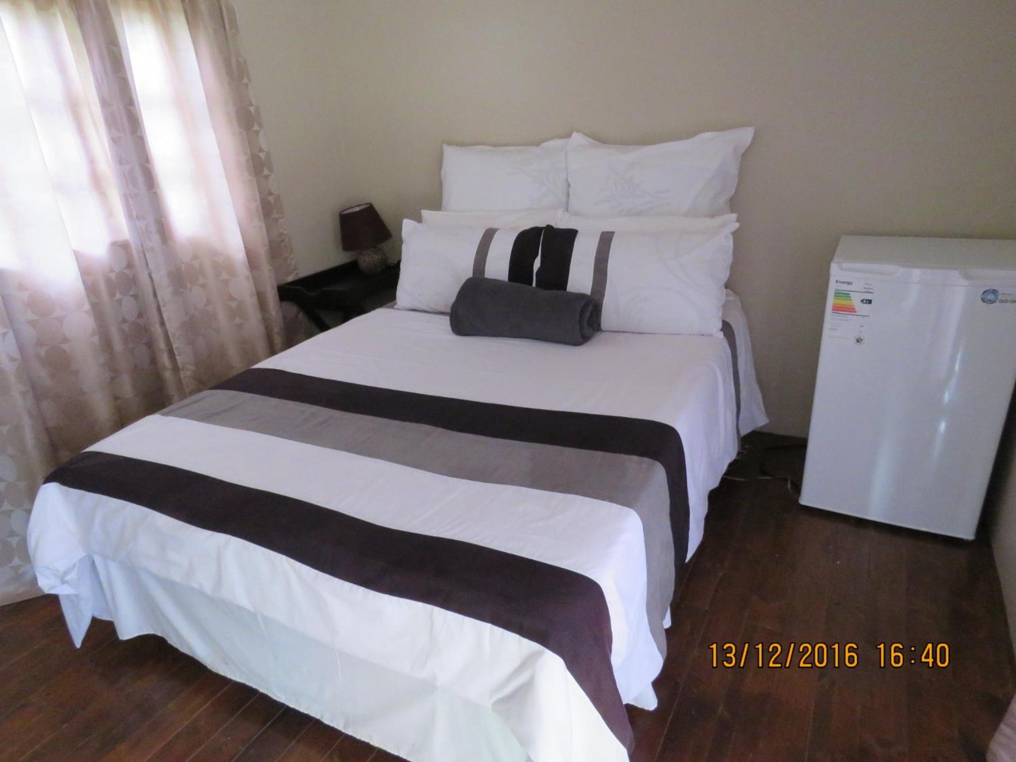 Double Room - Photo 8