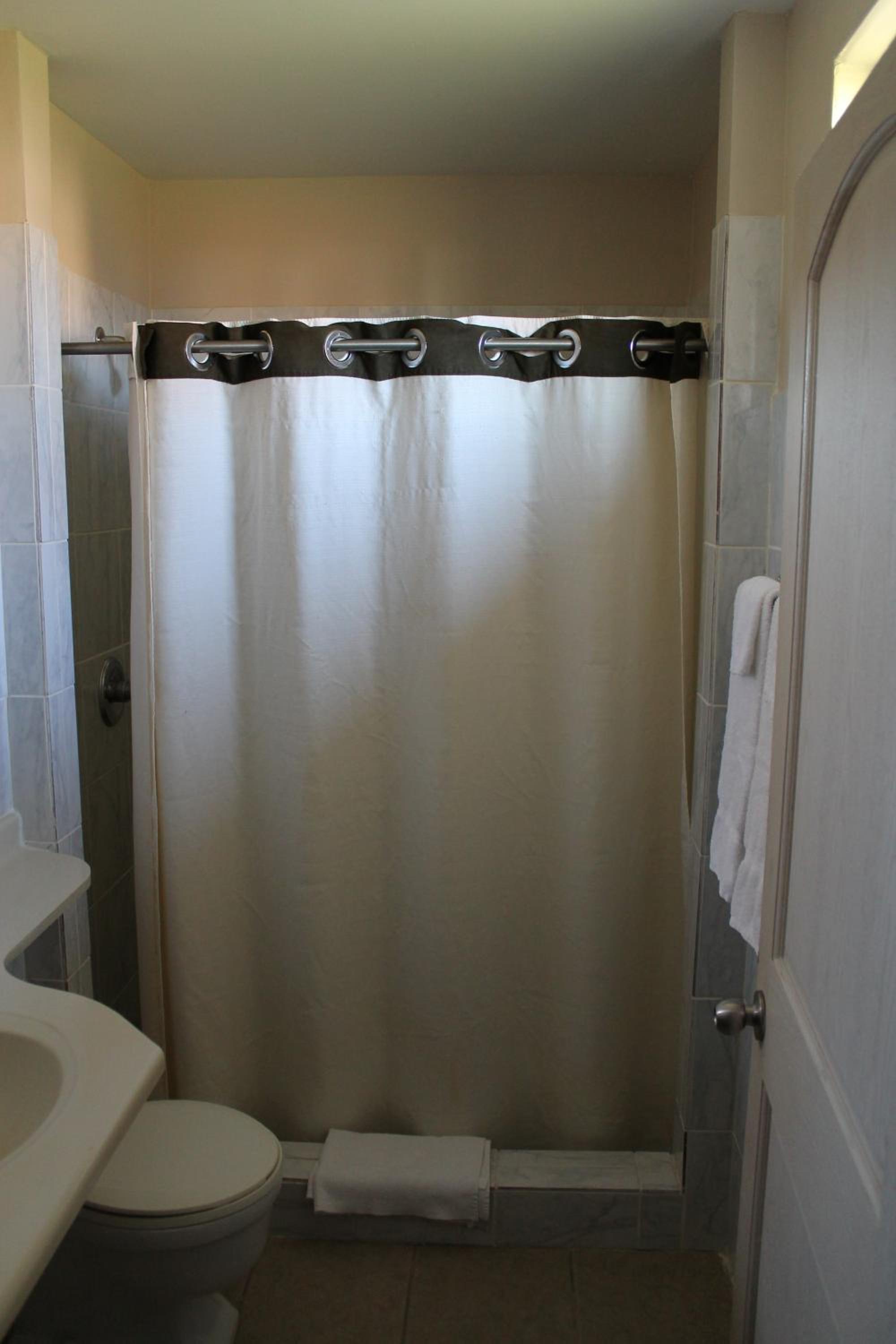 King Room - Non-Smoking photo 2