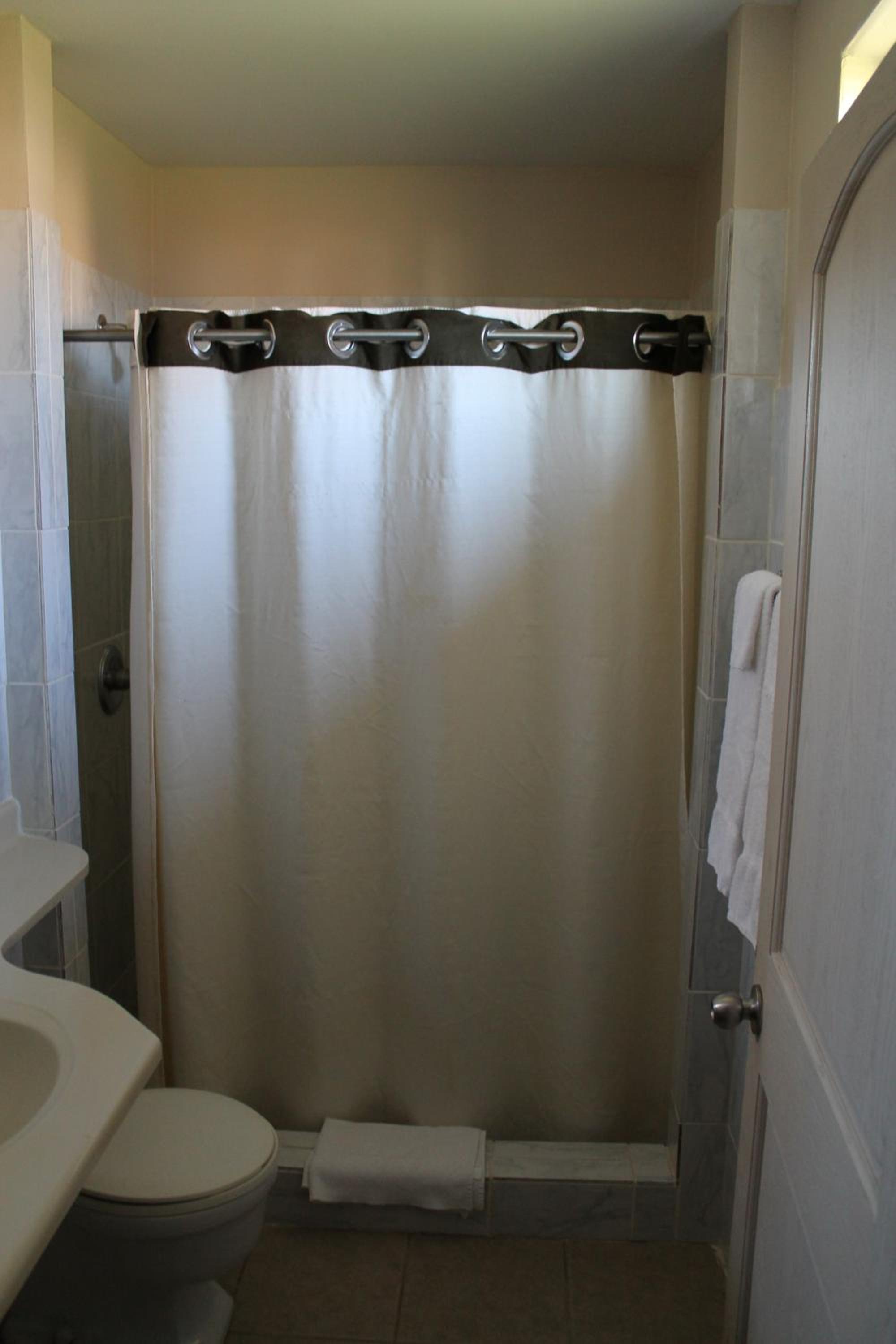 Double Room with Two Double Beds - Smoking photo 3