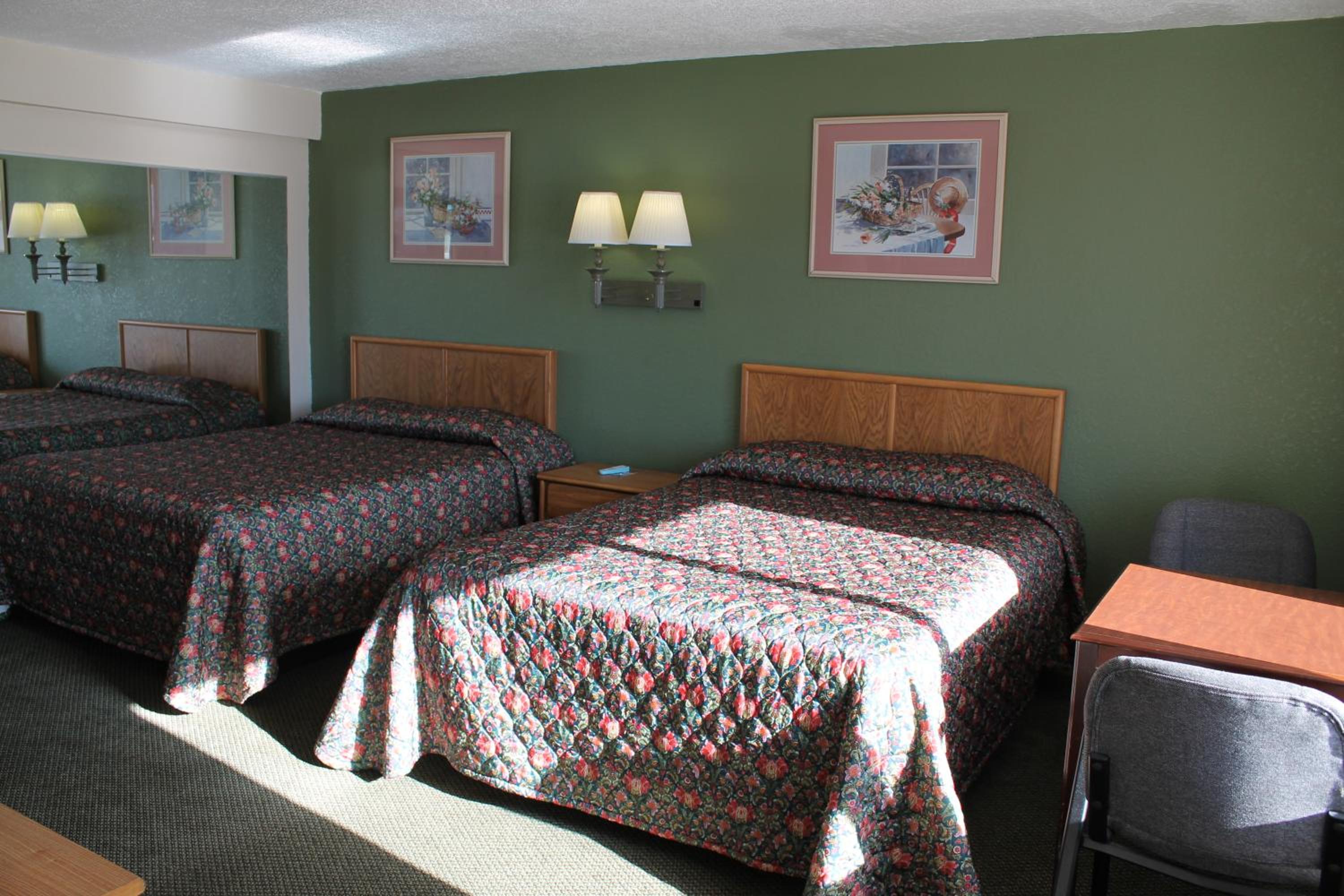 Double Room with Two Double Beds - Smoking photo 1