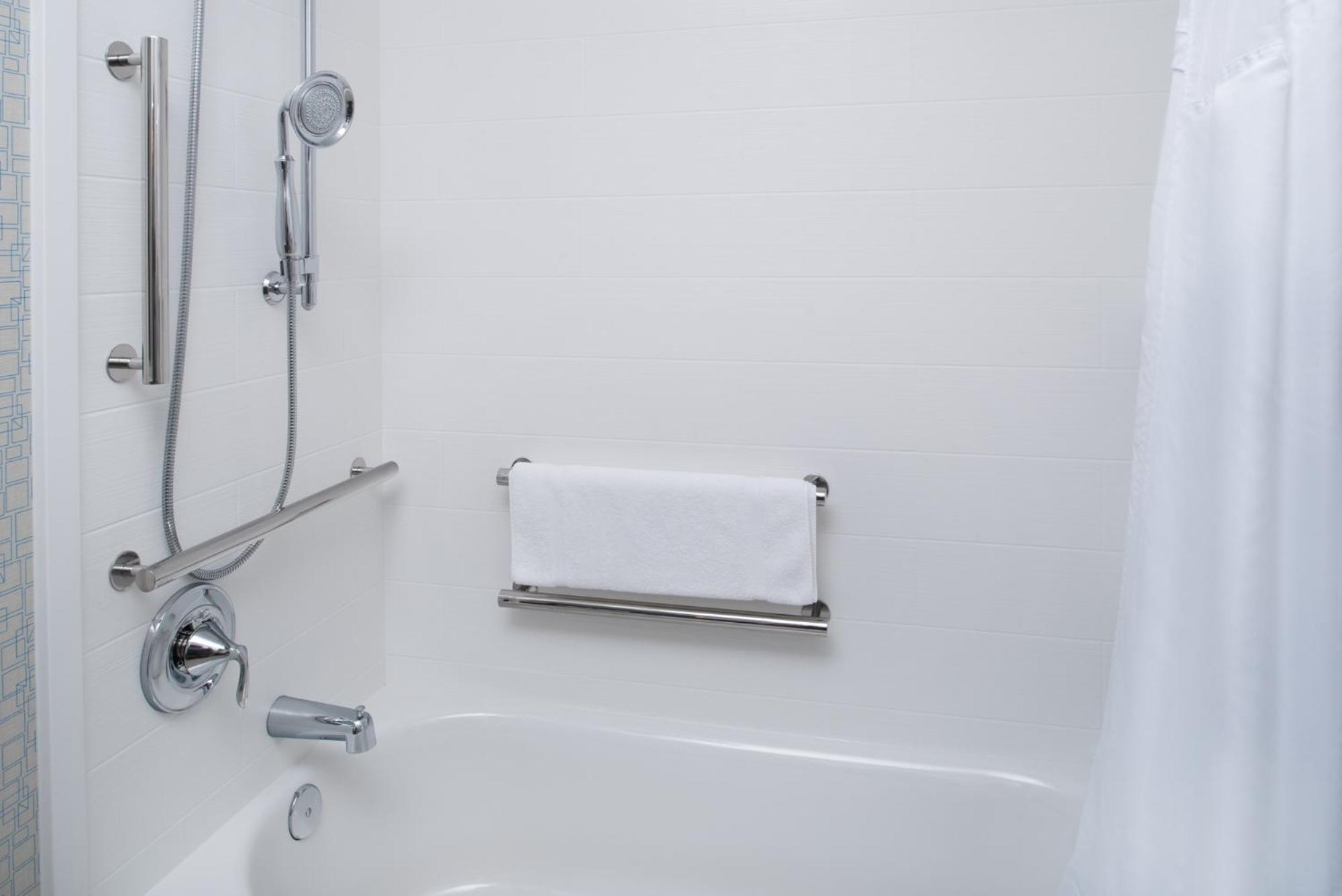 King Room - Disability Access - Photo 3