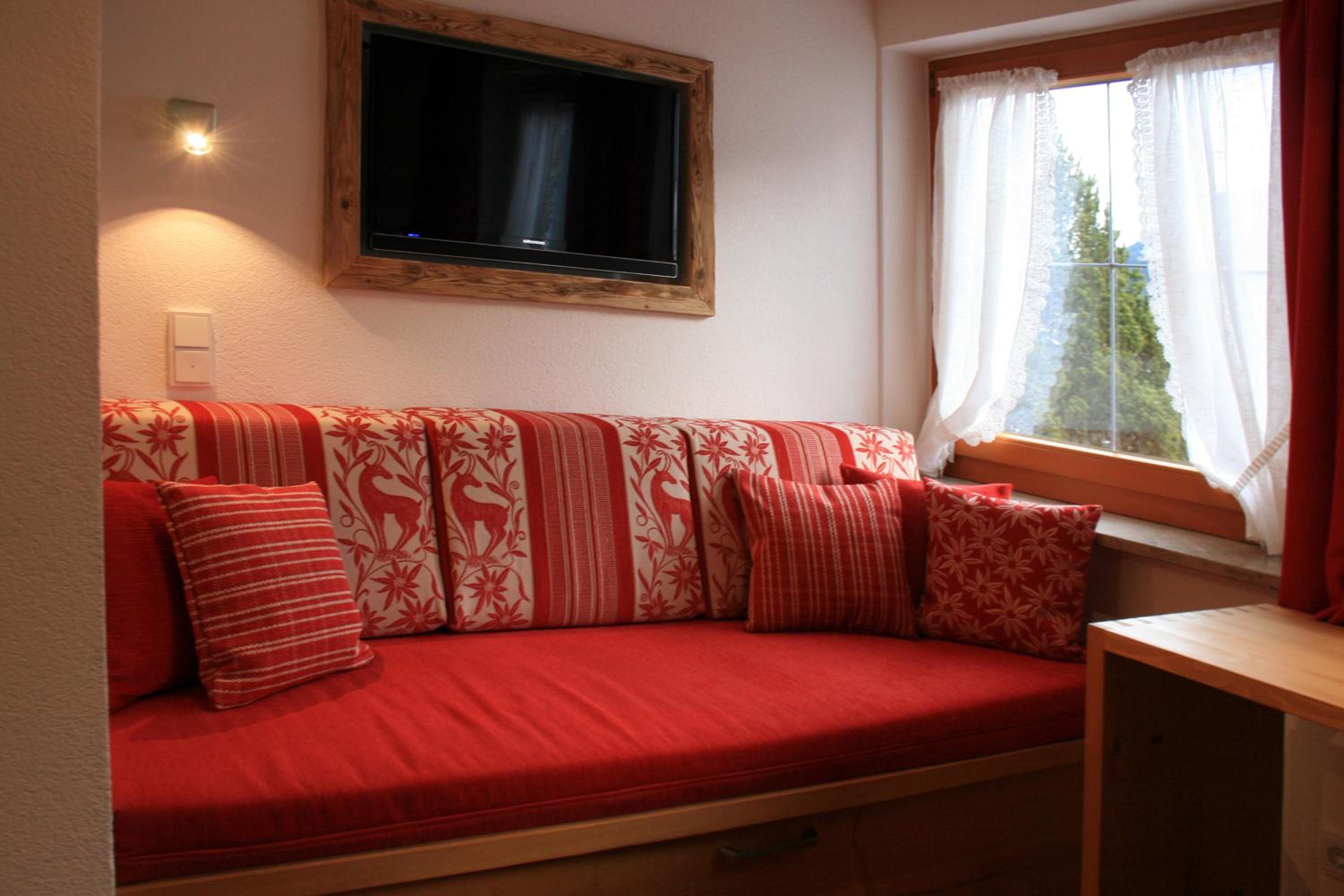 Suite with Mountain View - Photo 4