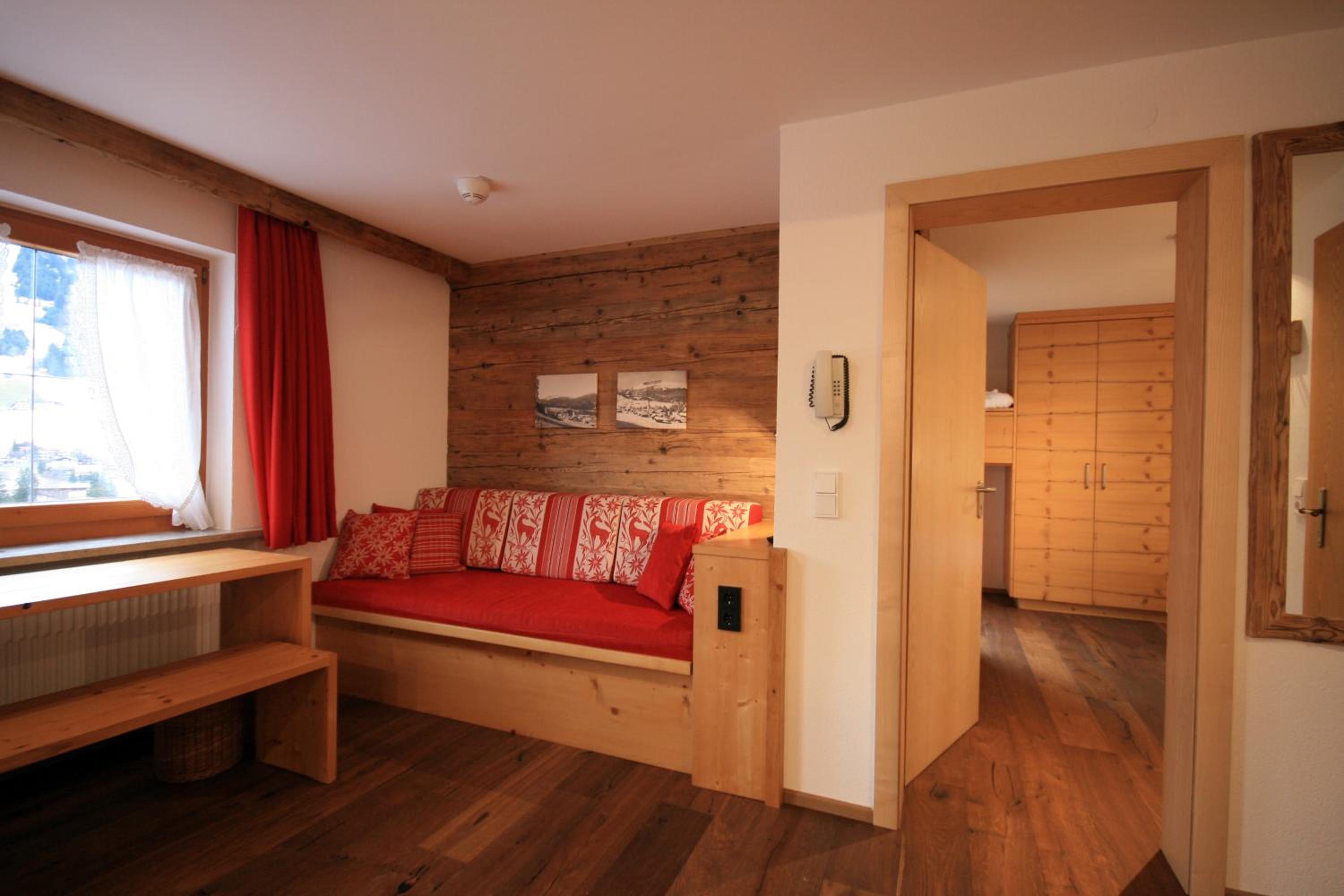 Suite with Mountain View - Photo 3