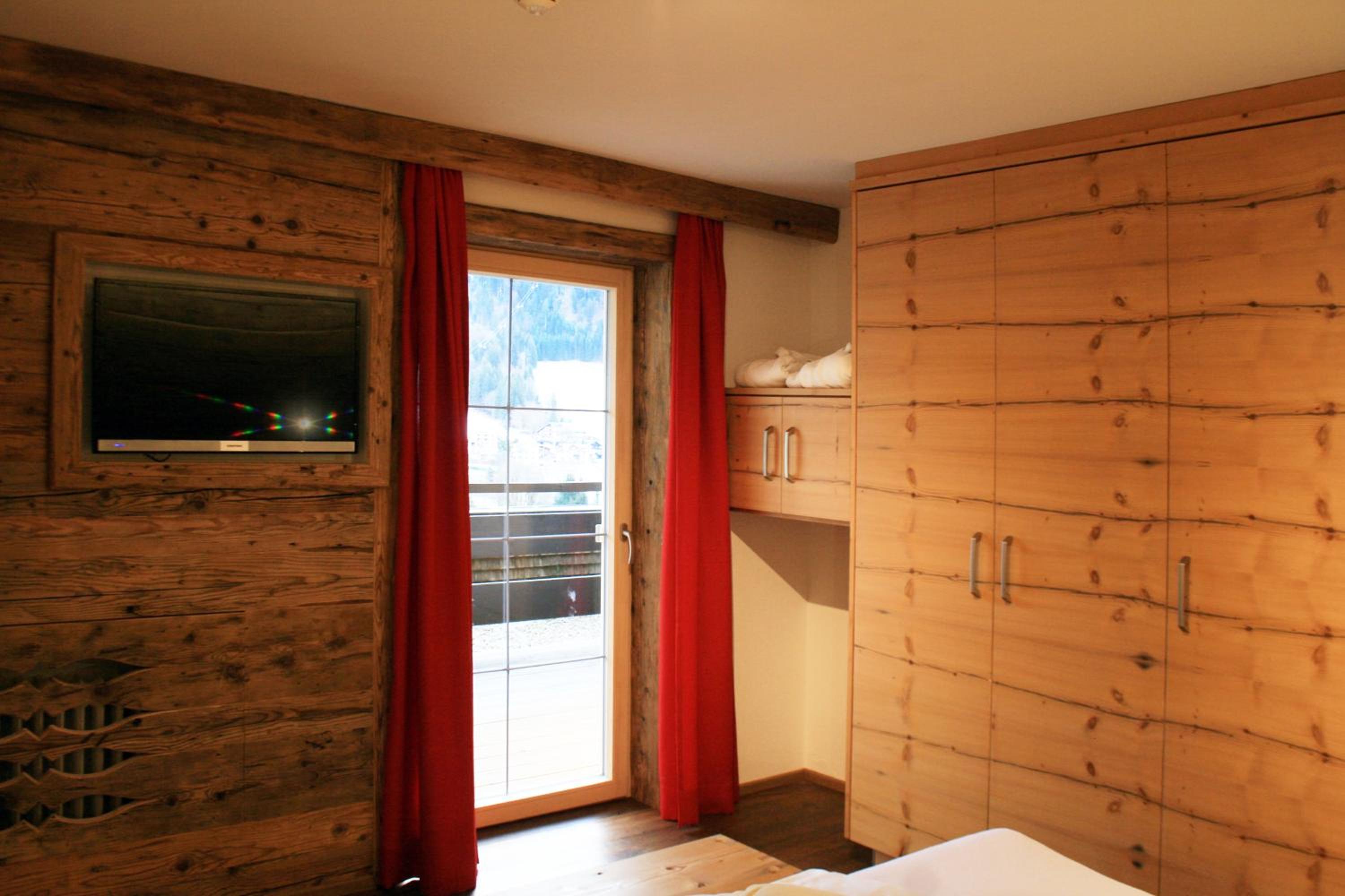 Suite with Mountain View - Photo 7