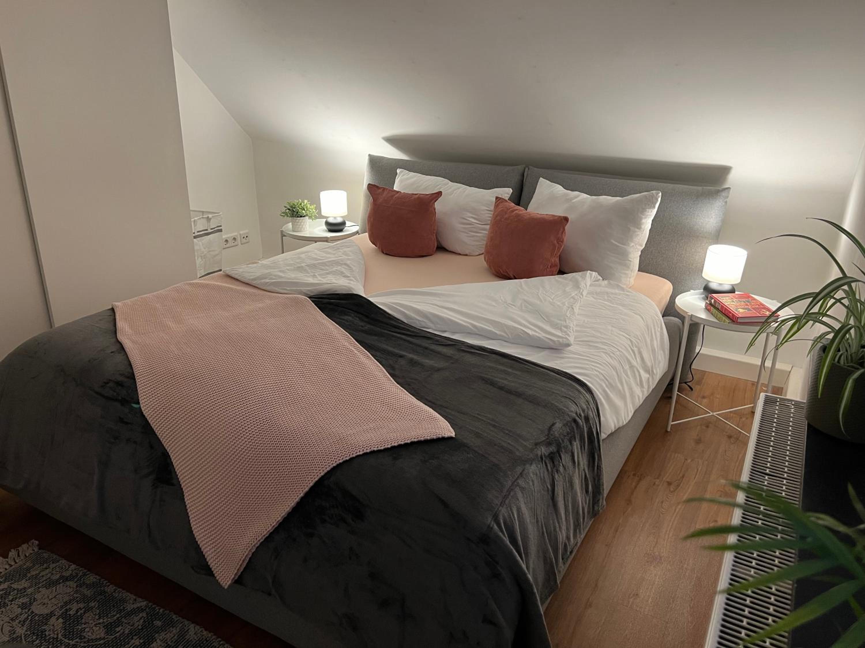 One-Bedroom Apartment photo 1