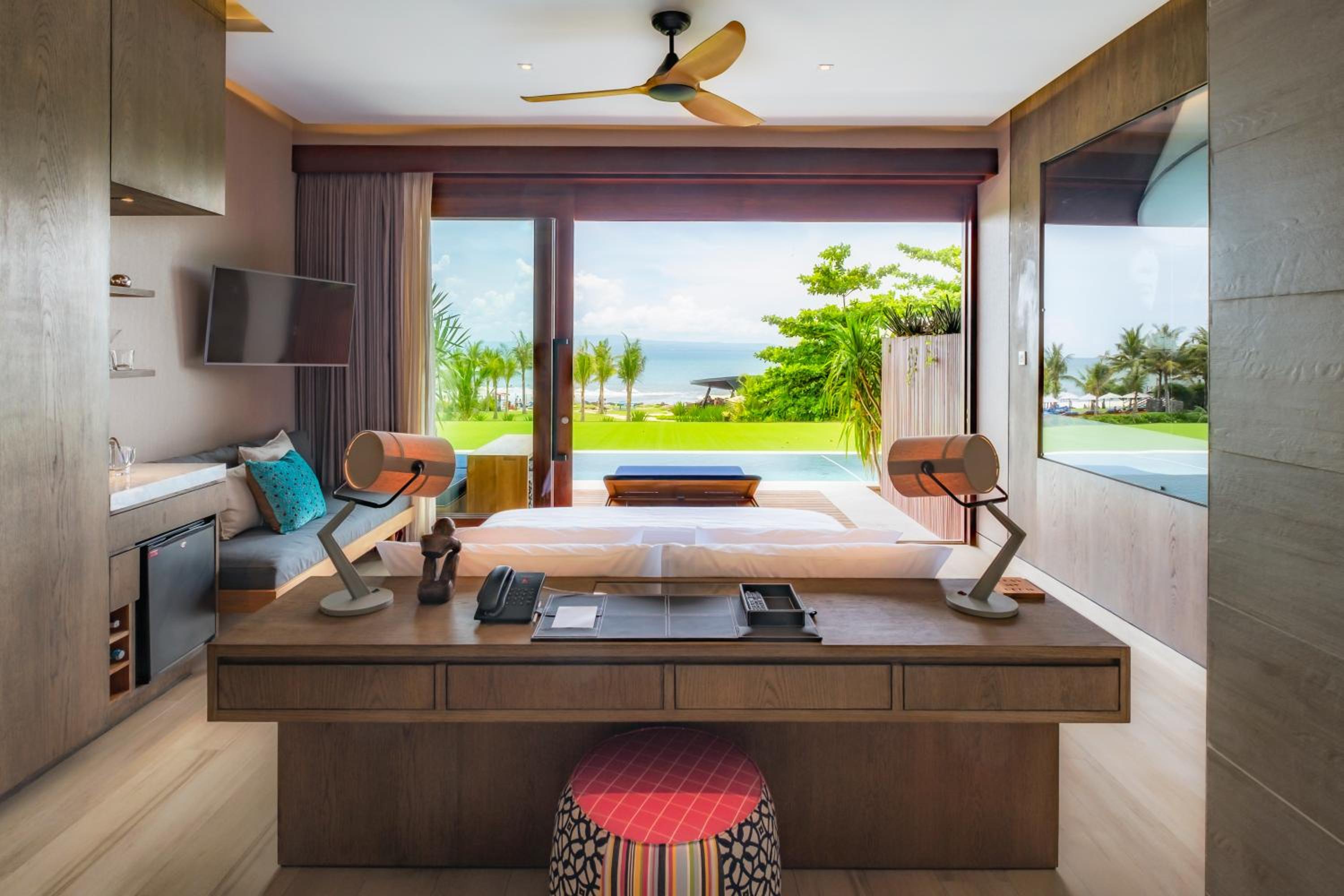 Beachfront Pool Suites