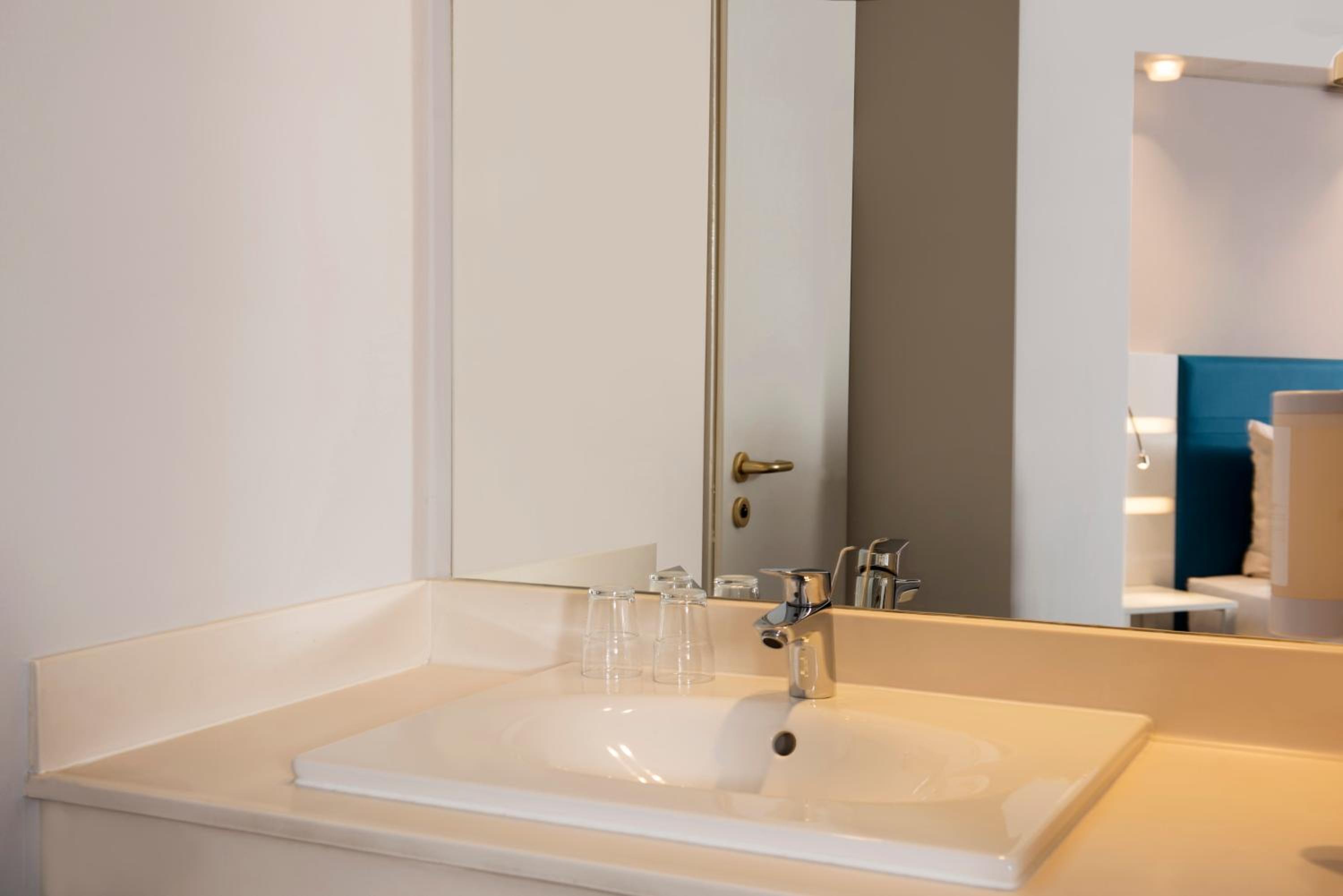 Standard Room - Photo 9