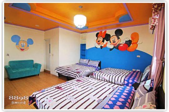 Standard Family Room photo 1