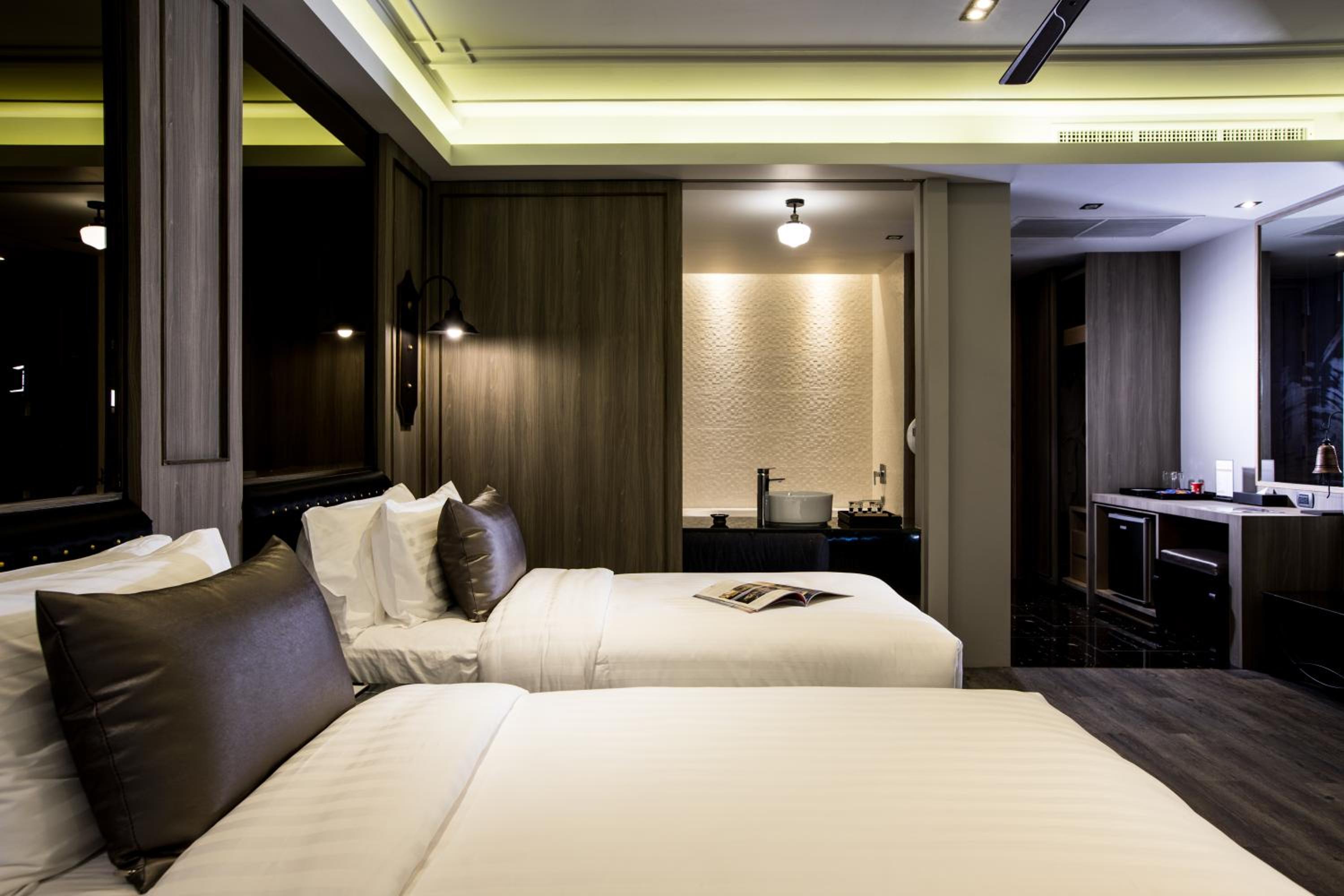 Premier Double or Twin Room - Photo 11