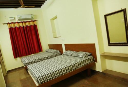 Superior Family Room - Photo 1