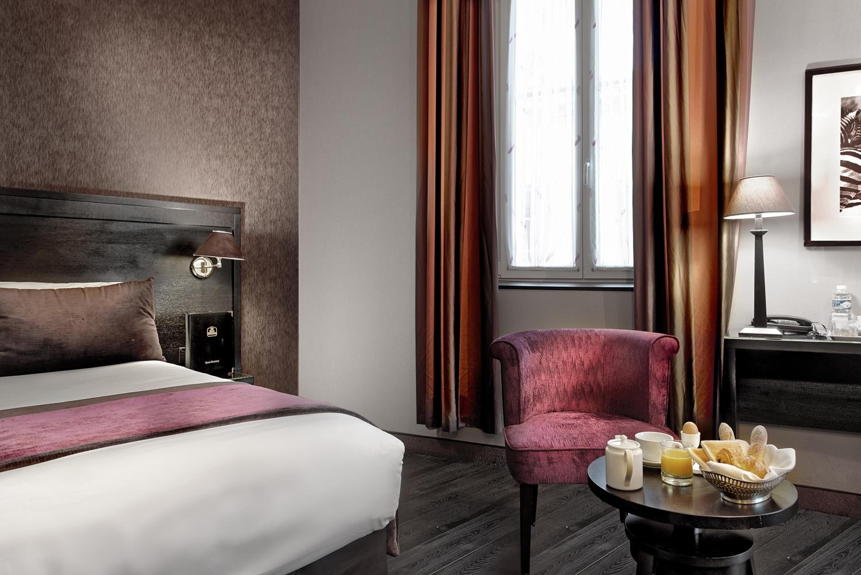 Junior Queen Suite - Photo 10