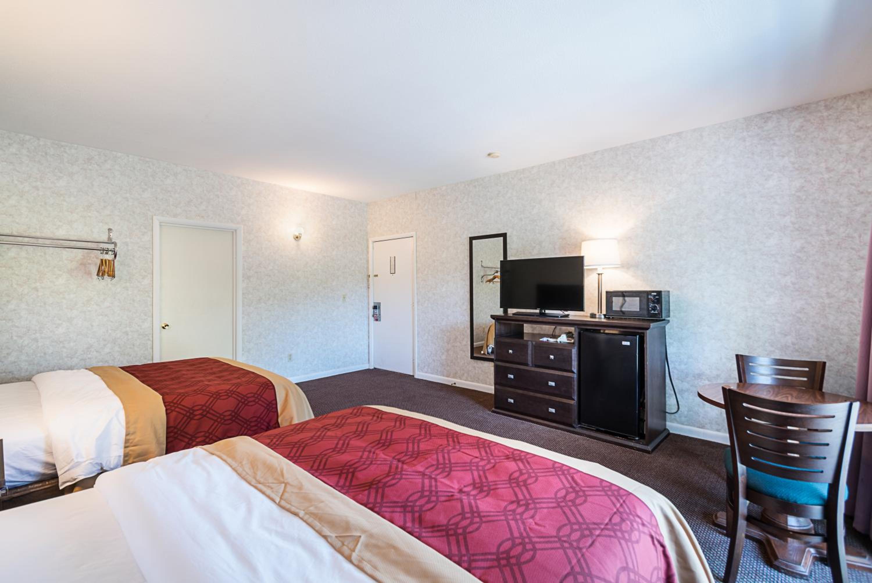 Double Room with Two Double Beds - Non-Smoking - Photo 2