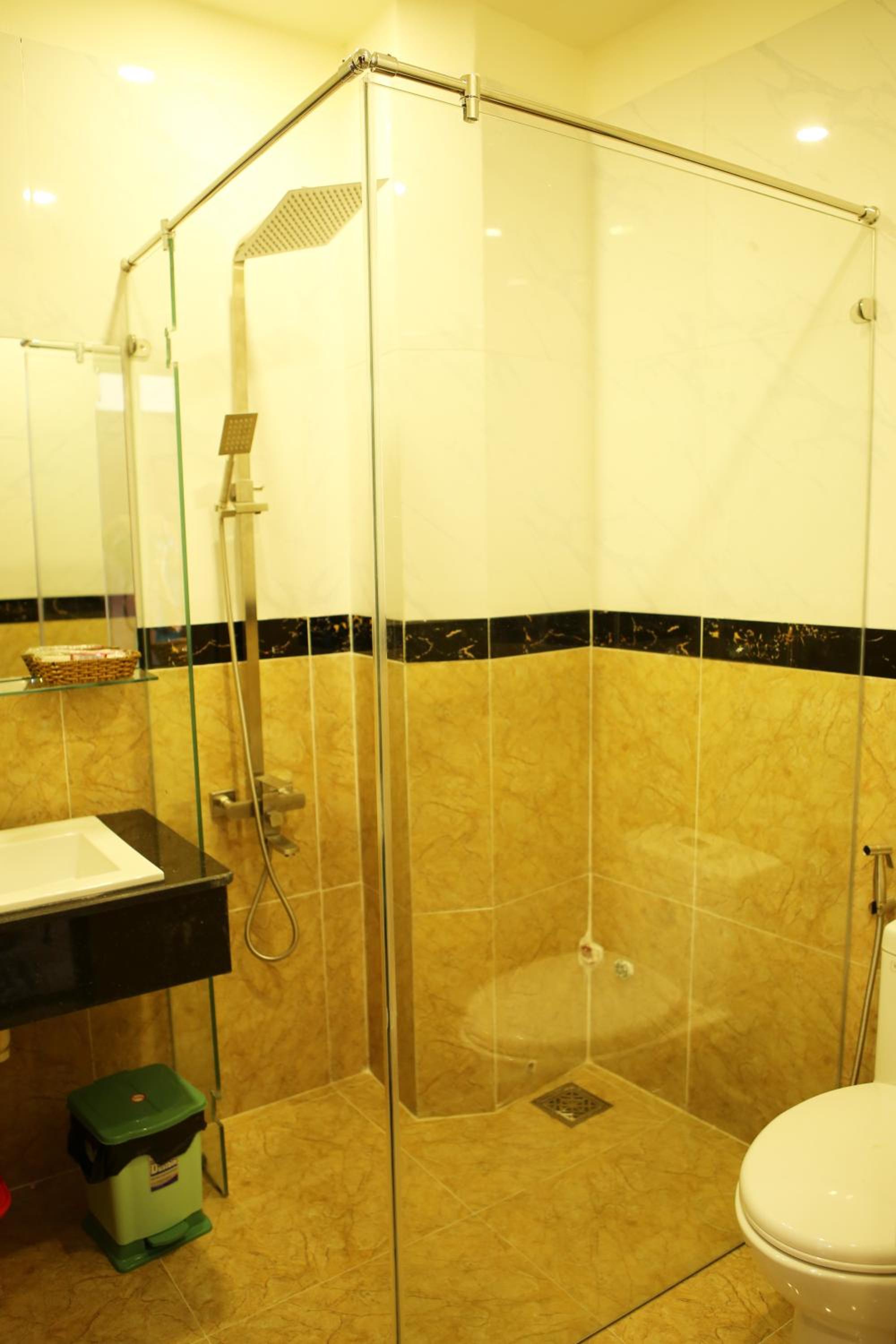 Double or Twin Room with Balcony - Photo 12