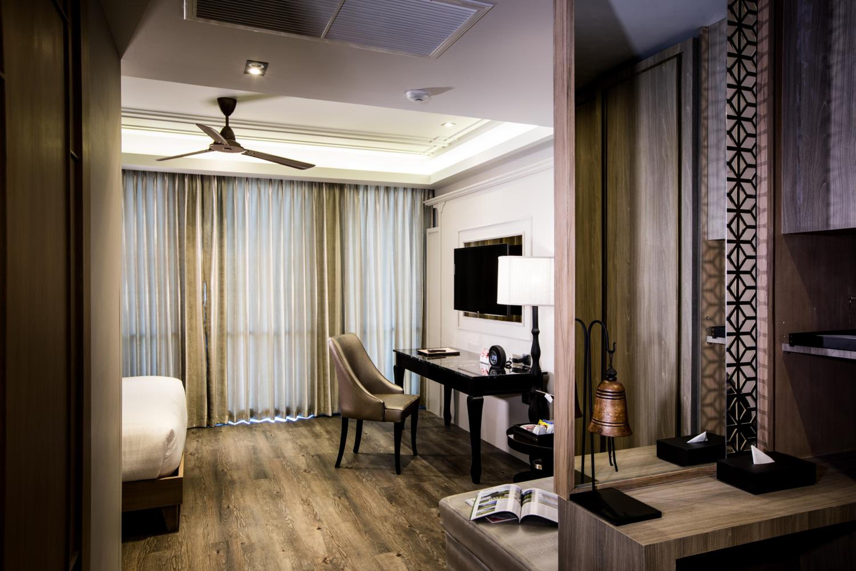 Deluxe Room - Photo 11
