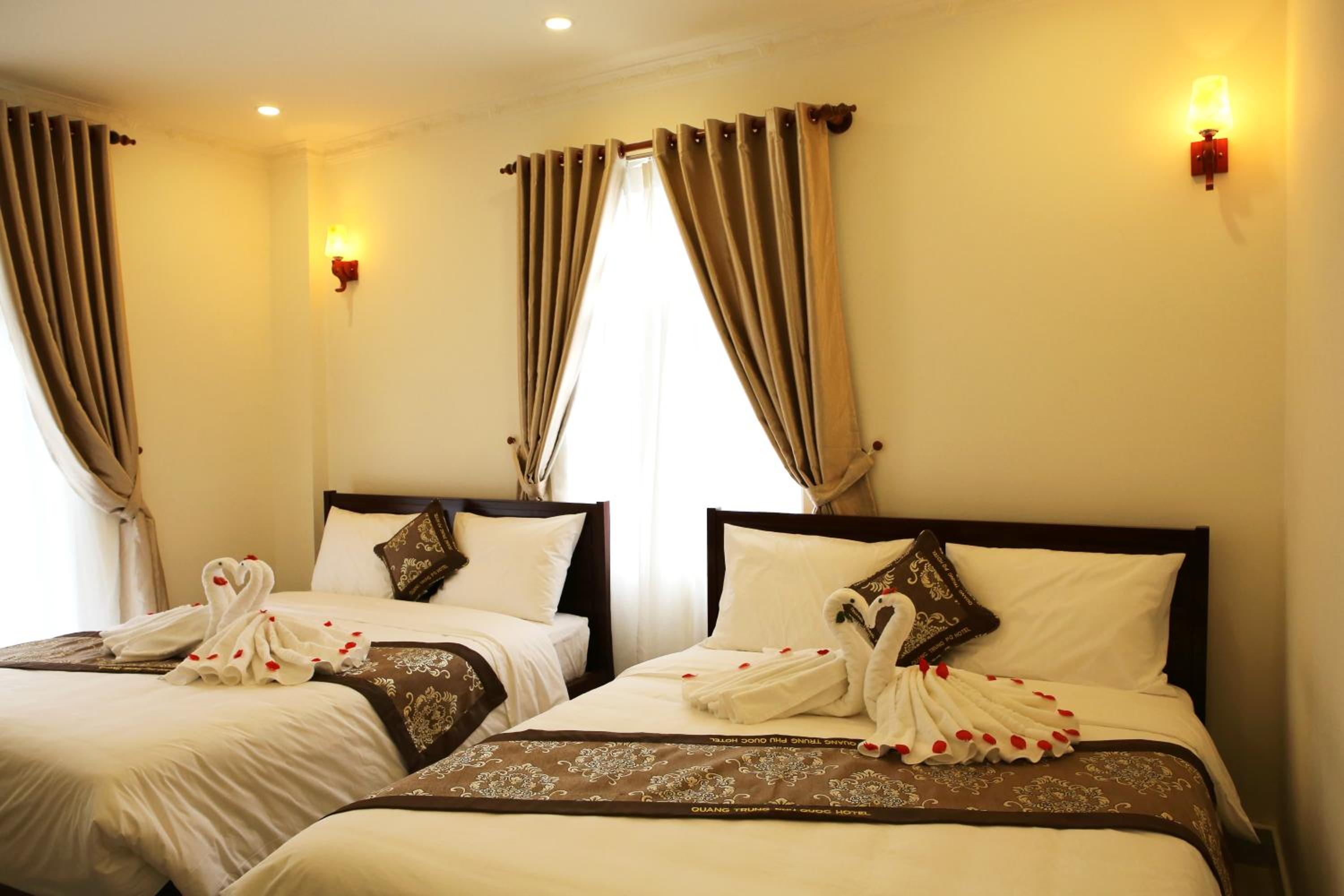Double or Twin Room with Balcony - Photo 4