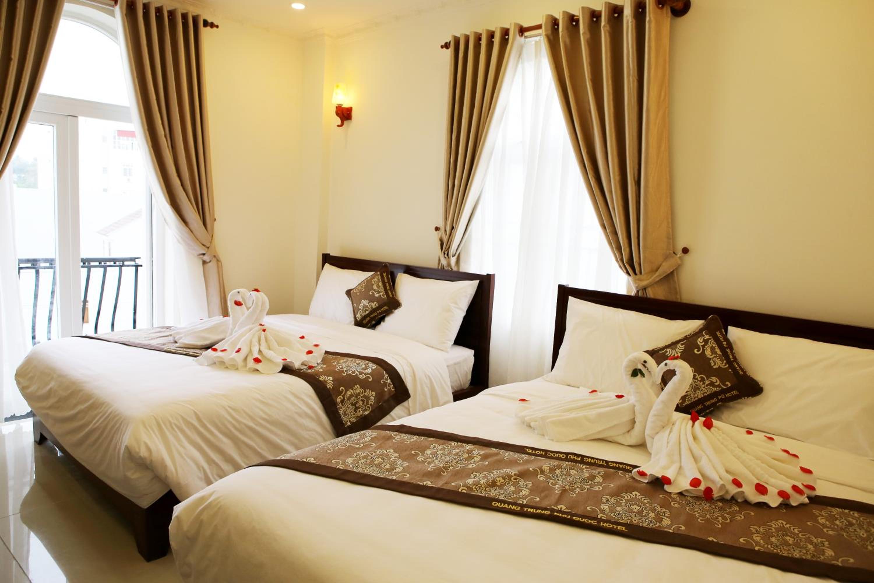 Double or Twin Room with Balcony - Photo 5