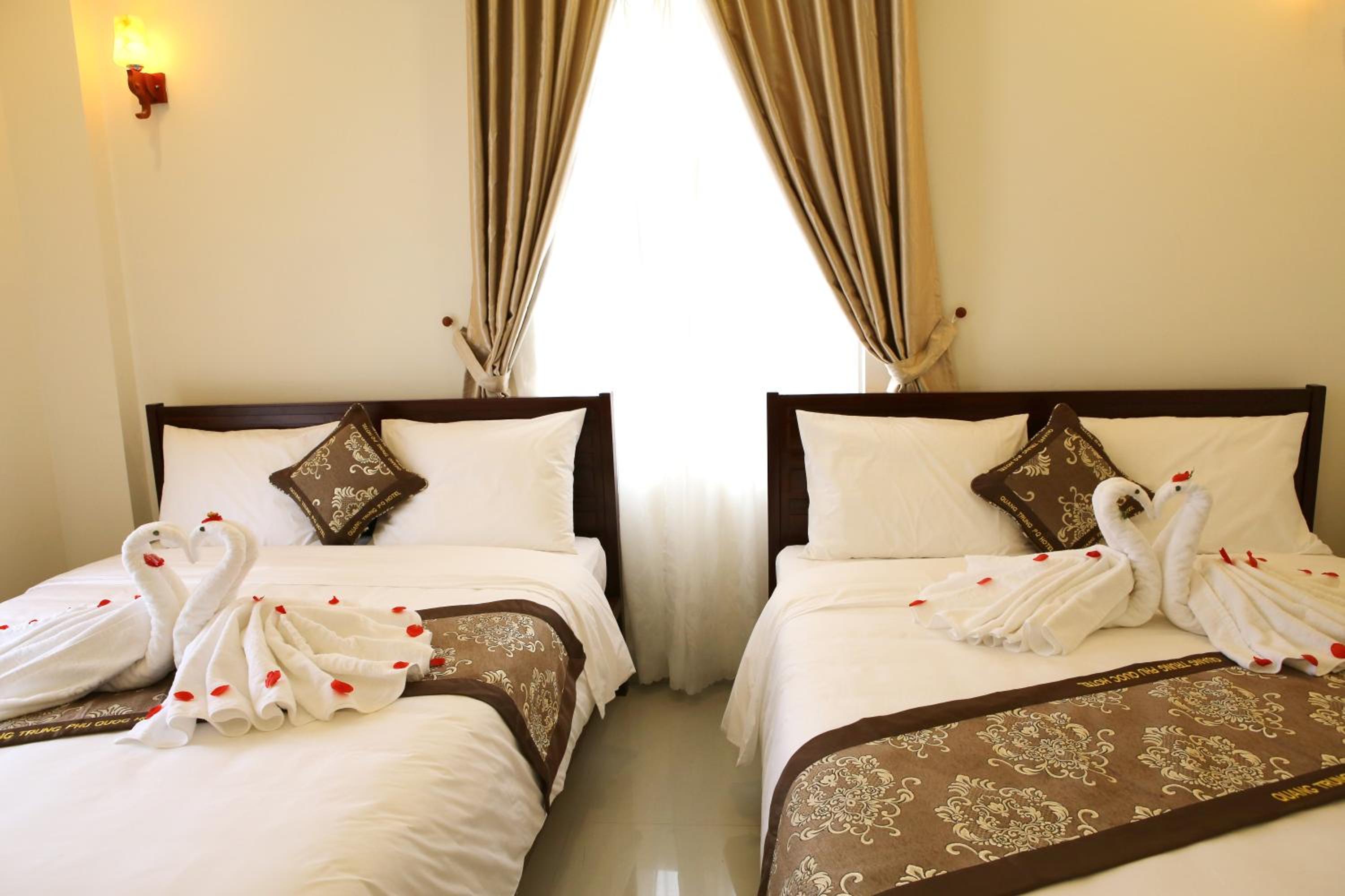Double or Twin Room with Balcony - Photo 11