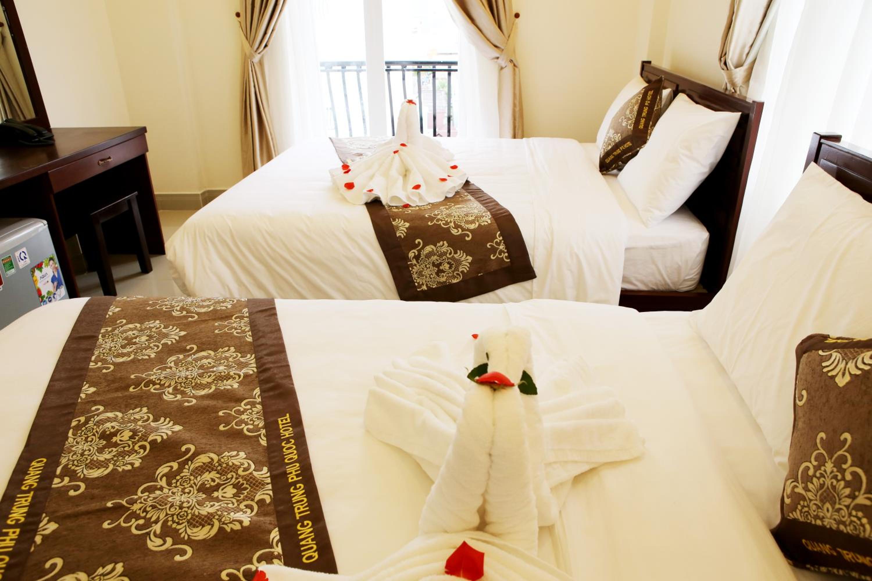 Double or Twin Room with Balcony - Photo 8